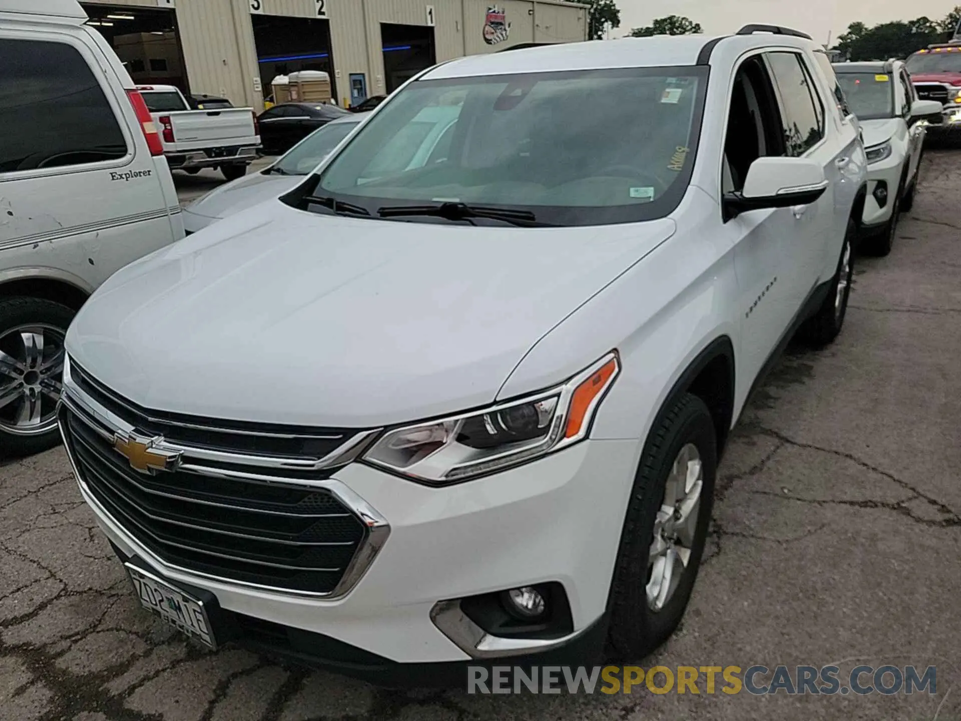 8 Photograph of a damaged car 1GNERMKW5LJ171370 CHEVROLET TRAVERSE 2020