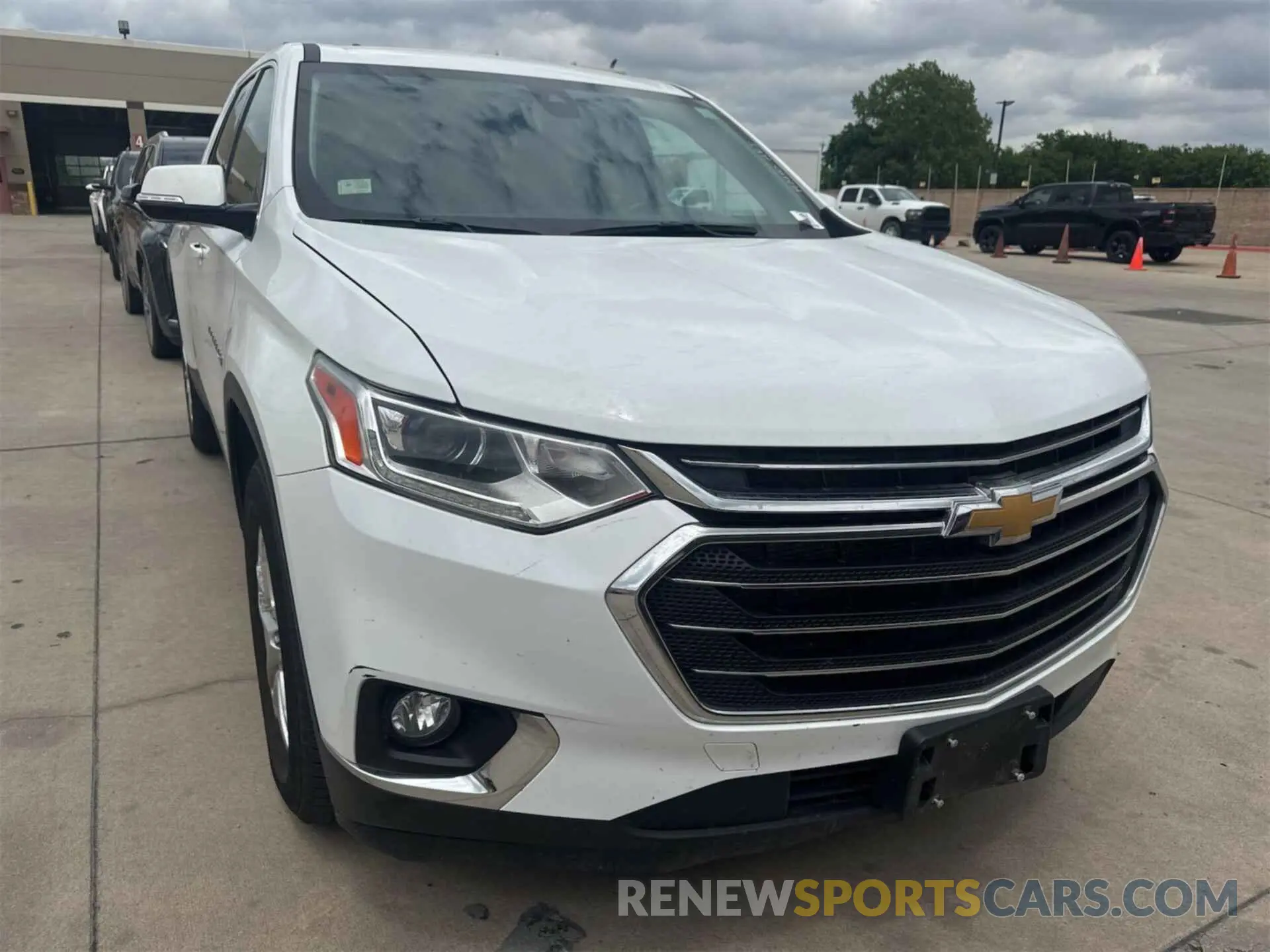 15 Photograph of a damaged car 1GNERMKW8LJ239256 CHEVROLET TRAVERSE 2020