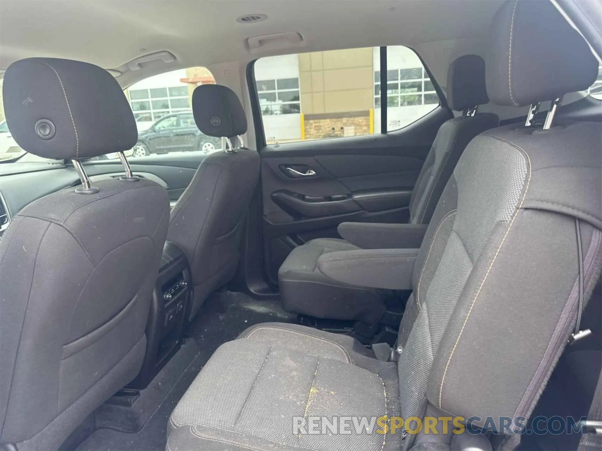 18 Photograph of a damaged car 1GNERMKW8LJ239256 CHEVROLET TRAVERSE 2020