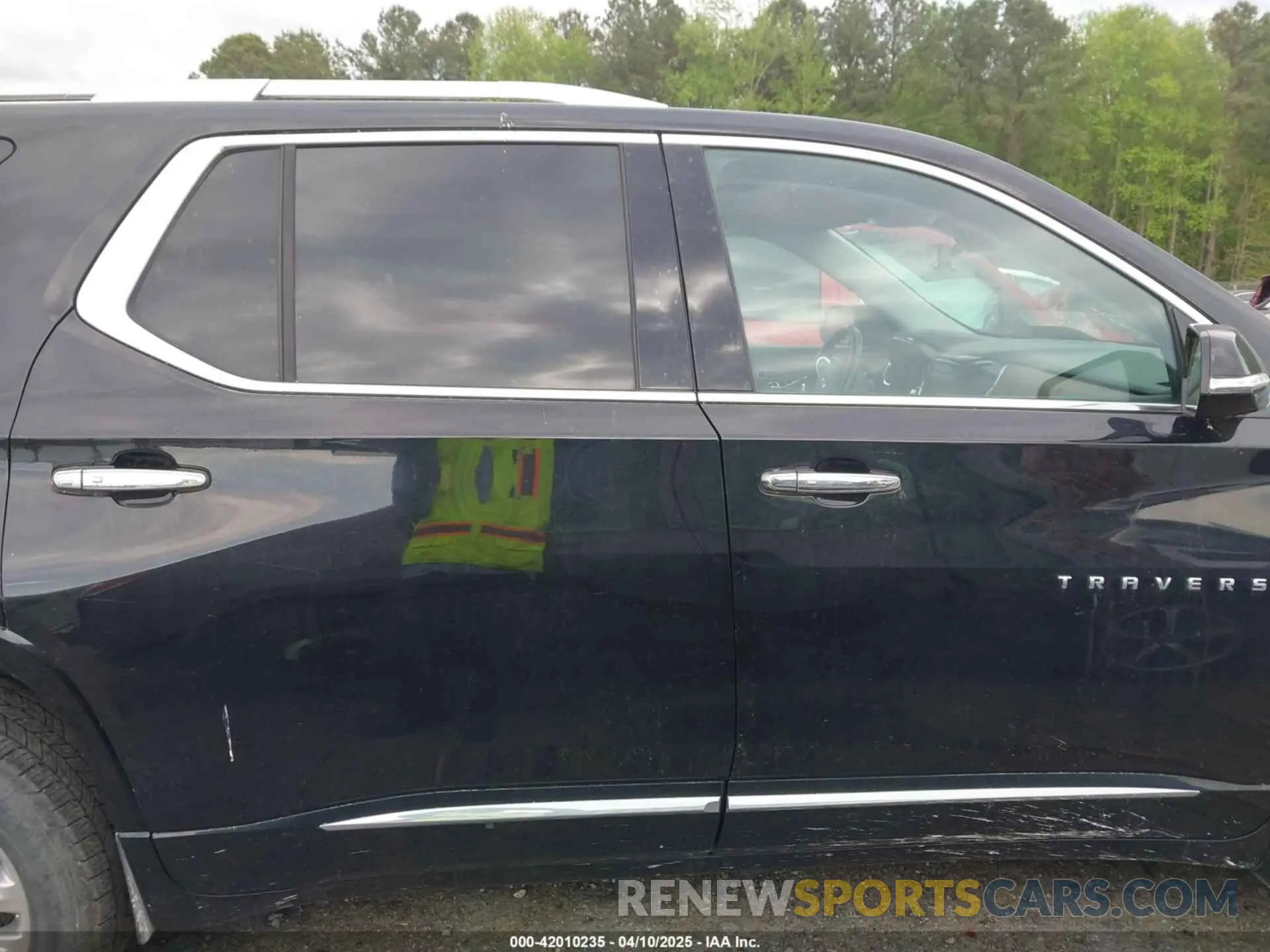 13 Photograph of a damaged car 1GNERNKW3LJ186049 CHEVROLET TRAVERSE 2020