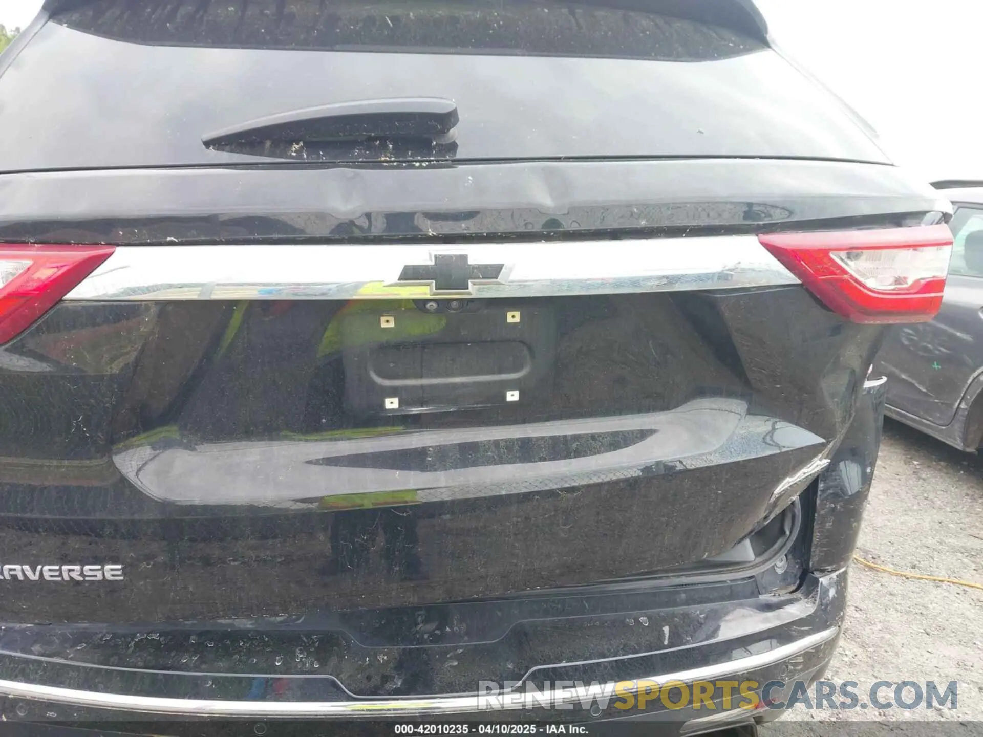 18 Photograph of a damaged car 1GNERNKW3LJ186049 CHEVROLET TRAVERSE 2020