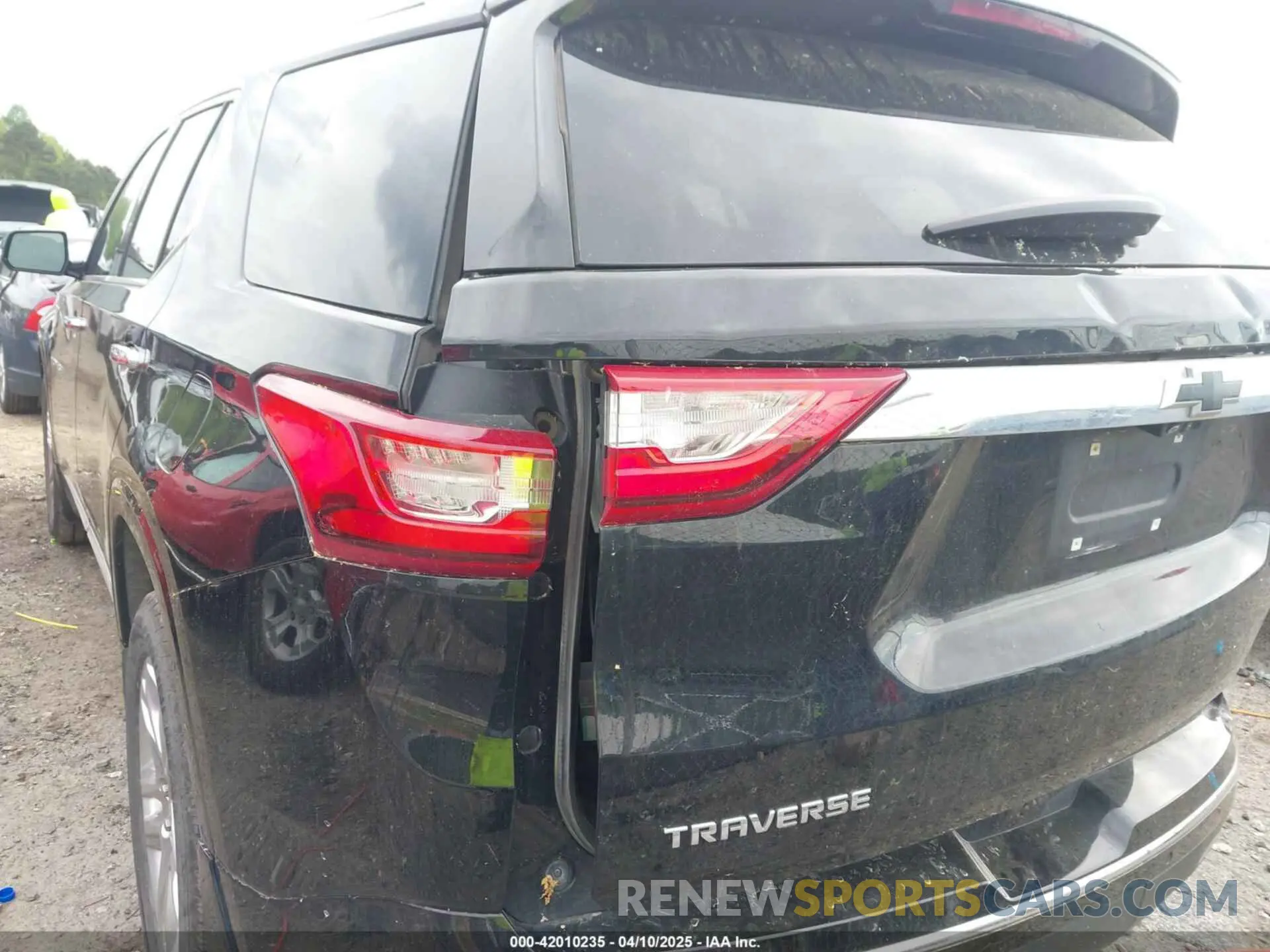 19 Photograph of a damaged car 1GNERNKW3LJ186049 CHEVROLET TRAVERSE 2020