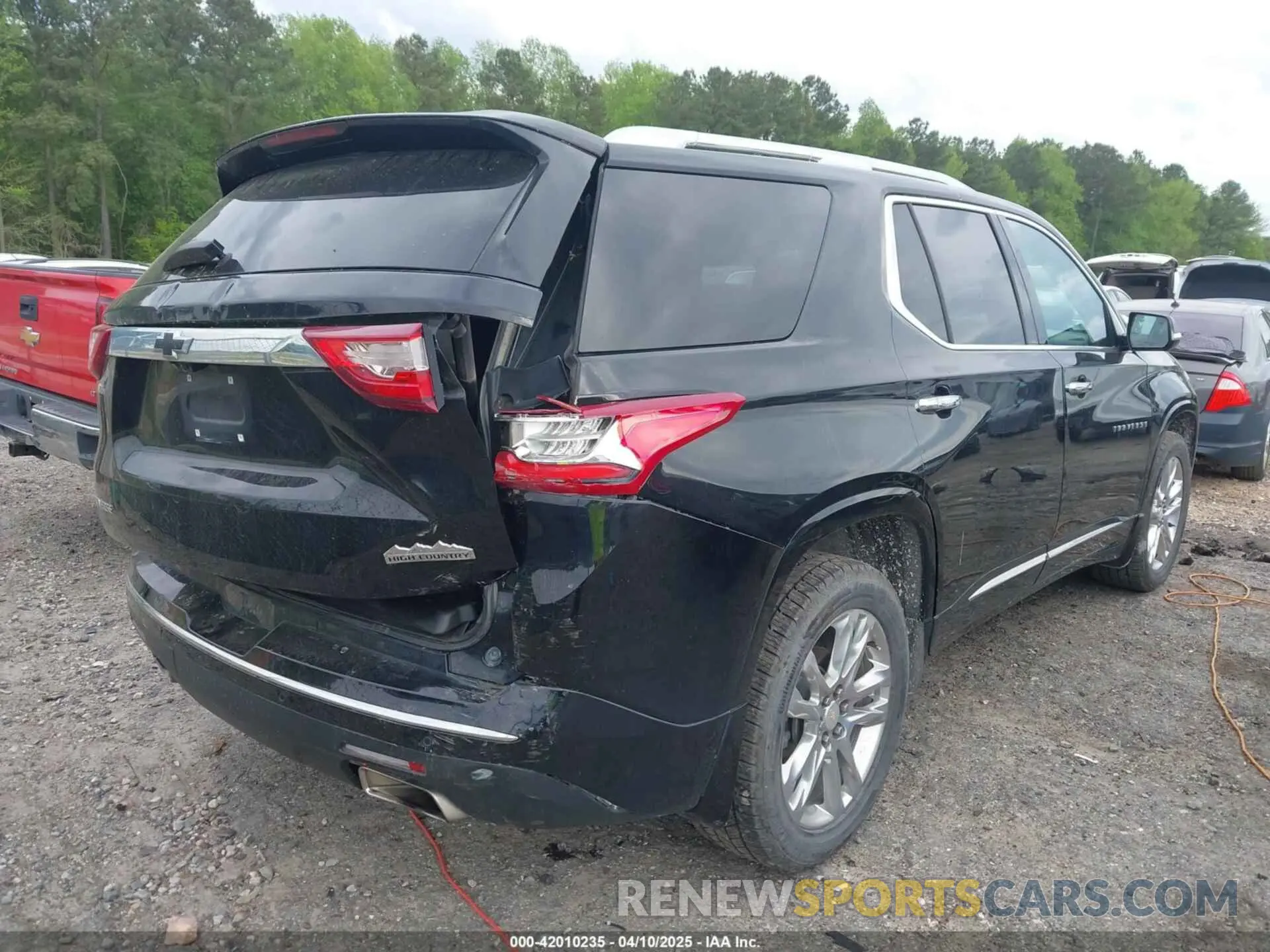4 Photograph of a damaged car 1GNERNKW3LJ186049 CHEVROLET TRAVERSE 2020