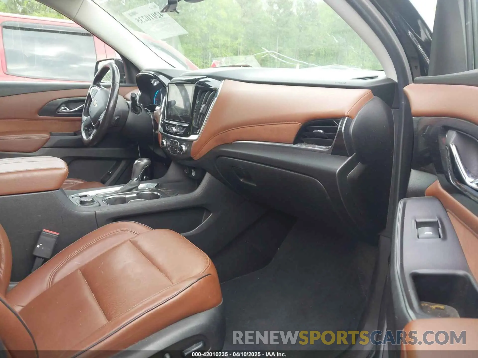 5 Photograph of a damaged car 1GNERNKW3LJ186049 CHEVROLET TRAVERSE 2020