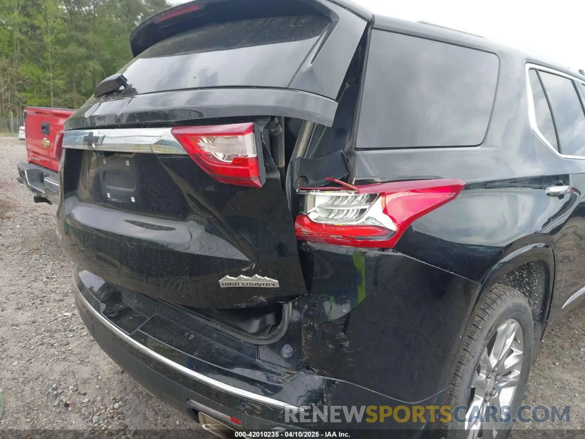 6 Photograph of a damaged car 1GNERNKW3LJ186049 CHEVROLET TRAVERSE 2020