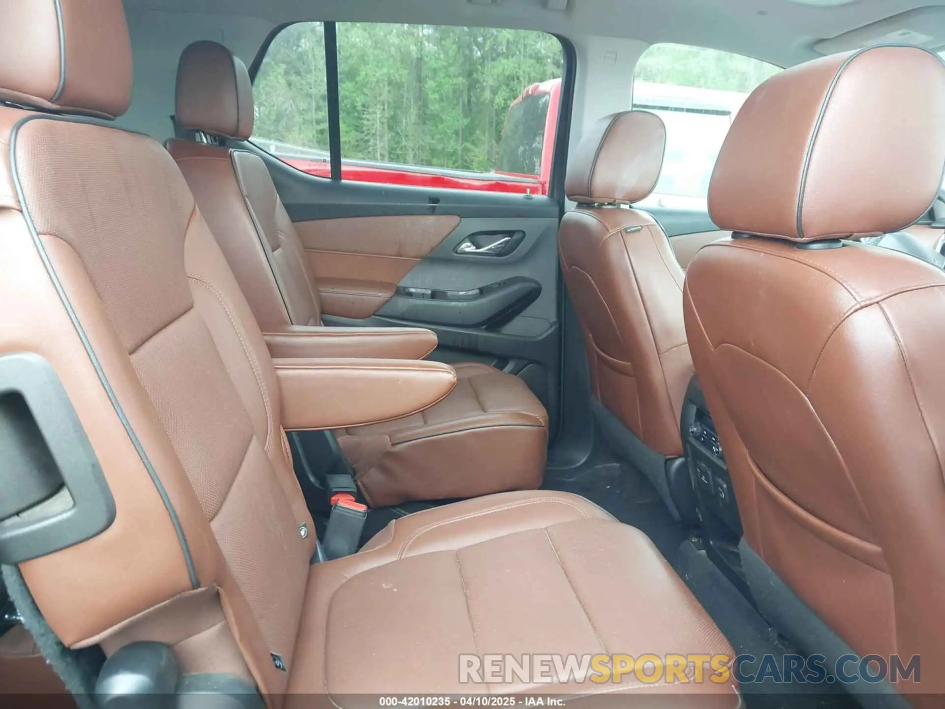8 Photograph of a damaged car 1GNERNKW3LJ186049 CHEVROLET TRAVERSE 2020
