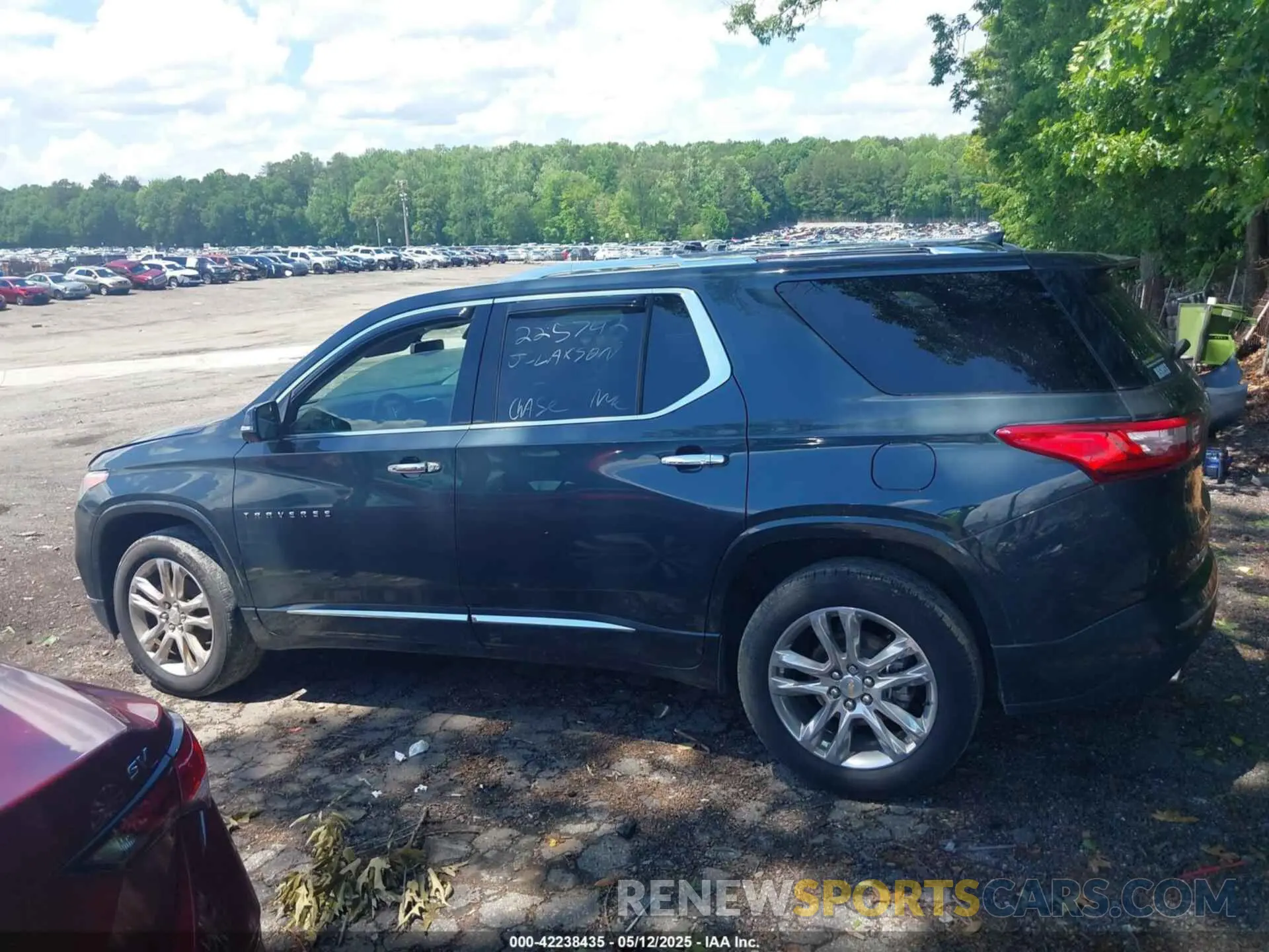 13 Photograph of a damaged car 1GNERNKW5LJ225742 CHEVROLET TRAVERSE 2020