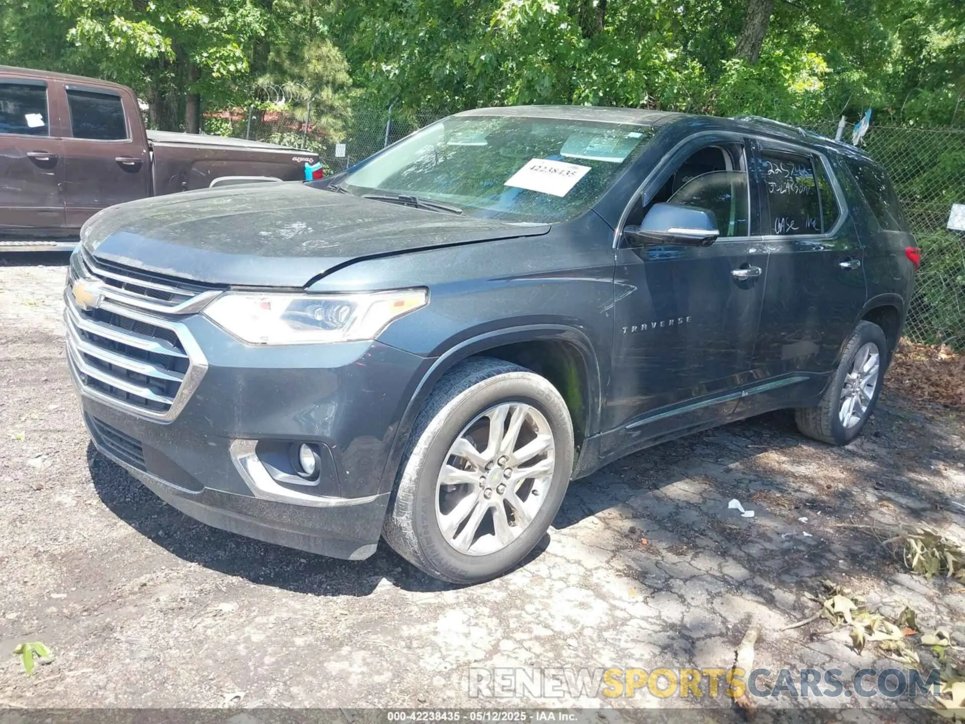 2 Photograph of a damaged car 1GNERNKW5LJ225742 CHEVROLET TRAVERSE 2020