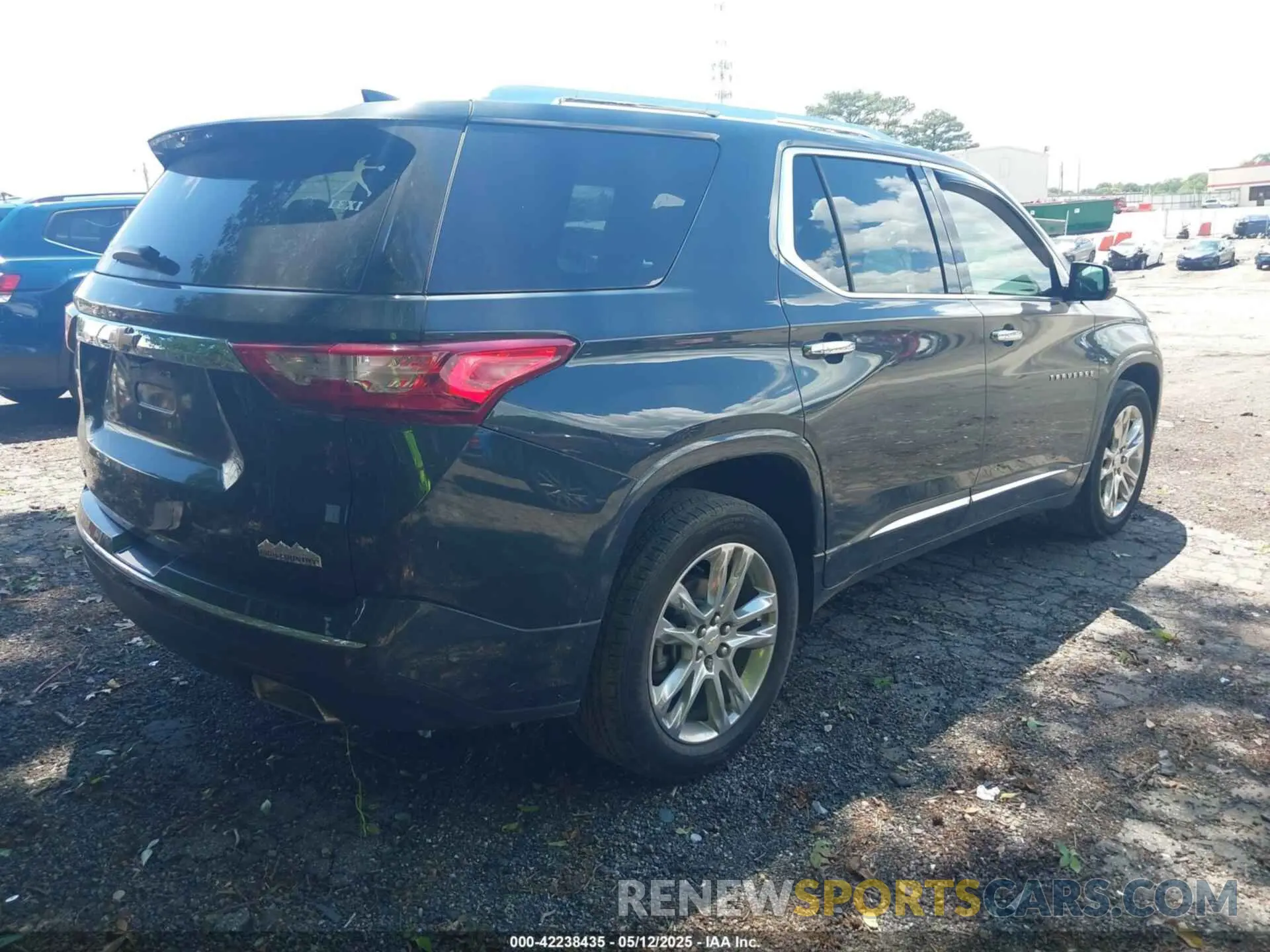 4 Photograph of a damaged car 1GNERNKW5LJ225742 CHEVROLET TRAVERSE 2020