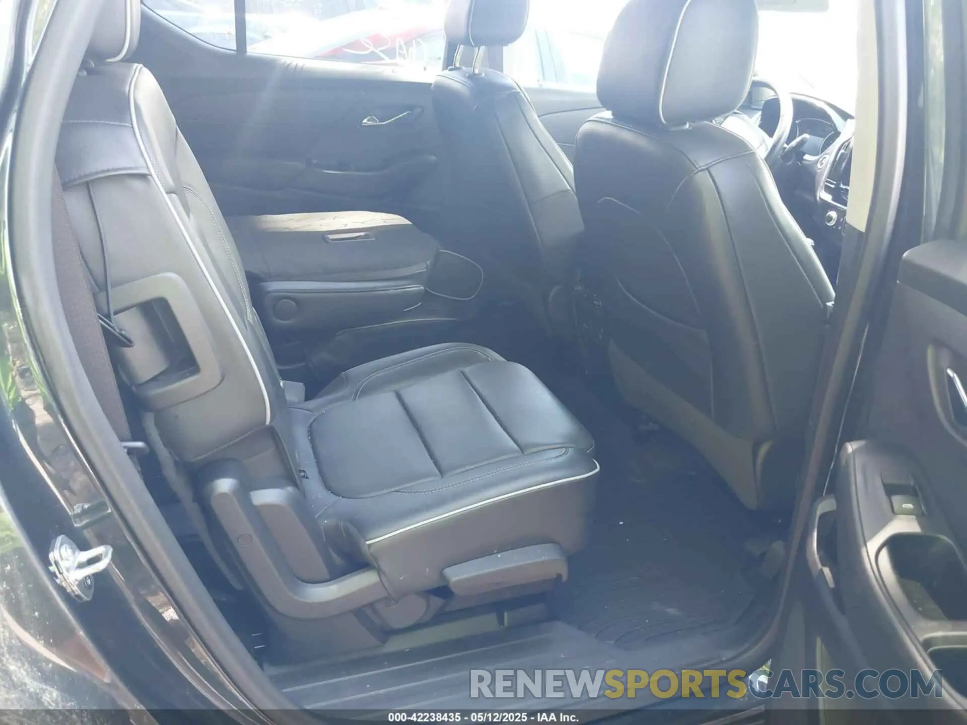 8 Photograph of a damaged car 1GNERNKW5LJ225742 CHEVROLET TRAVERSE 2020