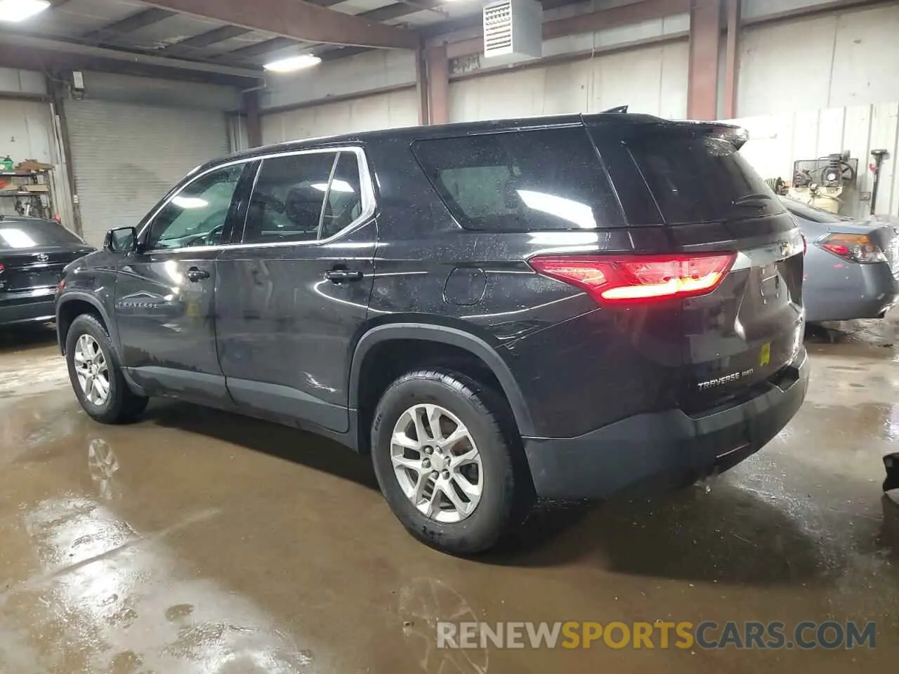 2 Photograph of a damaged car 1GNEVFKW1LJ206462 CHEVROLET TRAVERSE 2020