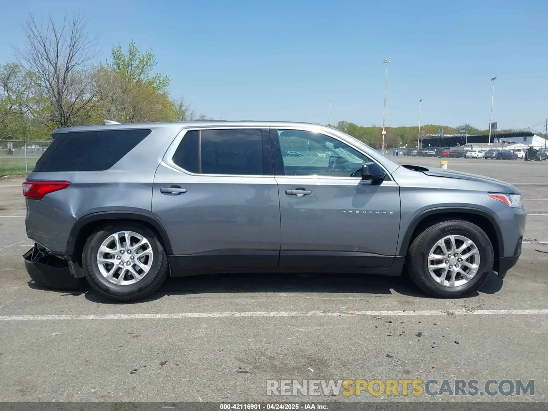 13 Photograph of a damaged car 1GNEVFKW1LJ251126 CHEVROLET TRAVERSE 2020