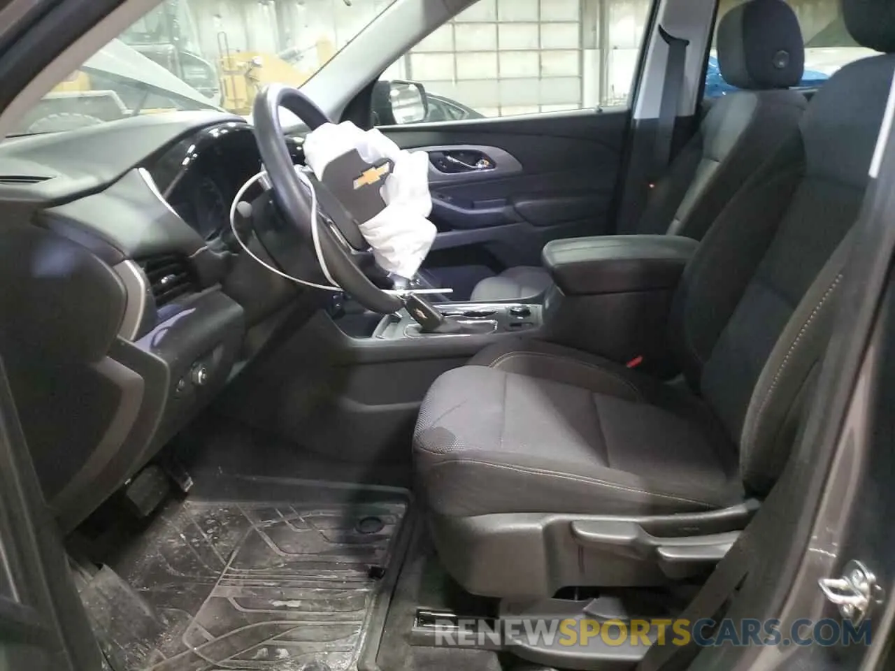 7 Photograph of a damaged car 1GNEVFKW1LJ261798 CHEVROLET TRAVERSE 2020