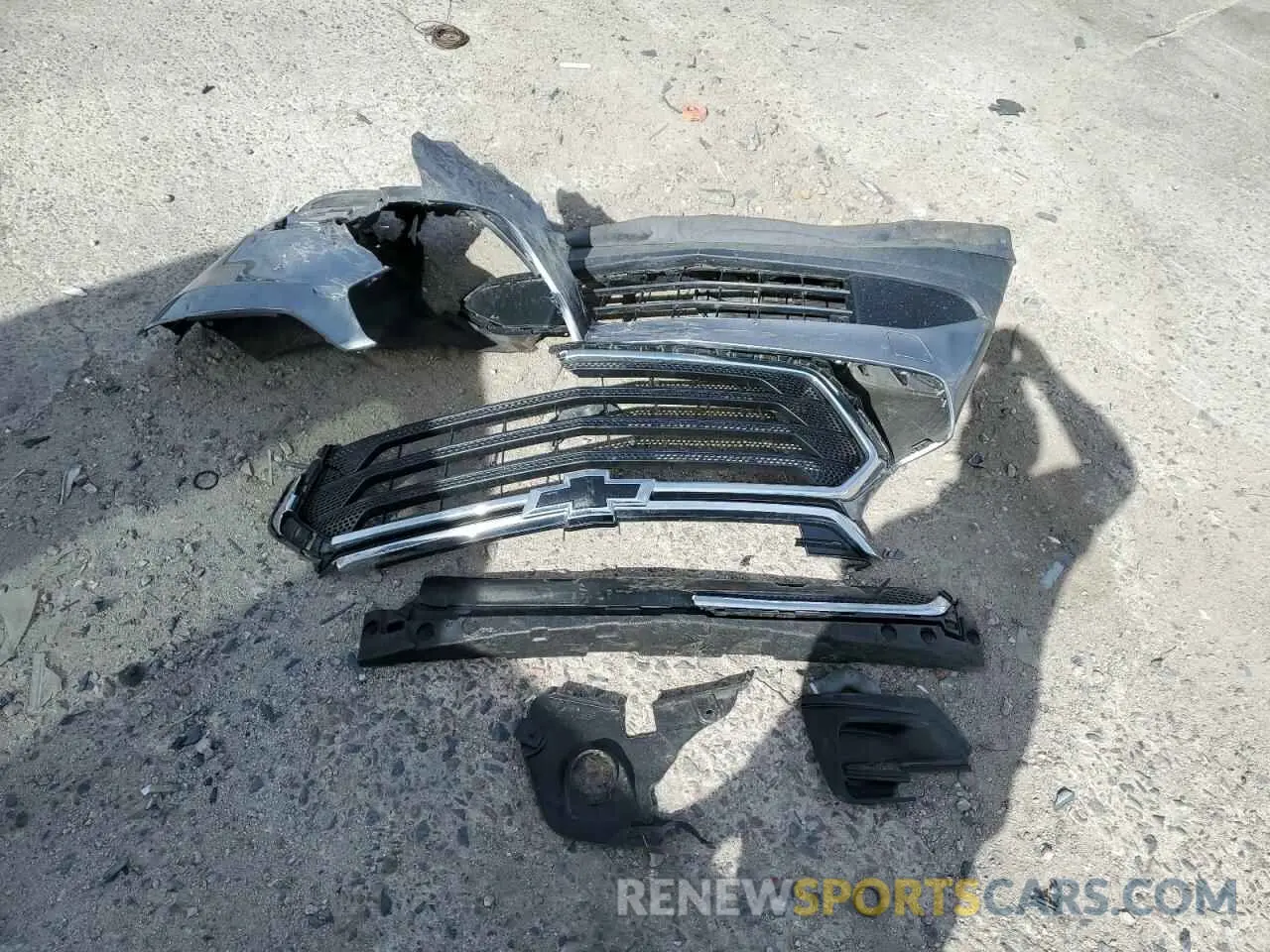 13 Photograph of a damaged car 1GNEVFKW2LJ108007 CHEVROLET TRAVERSE 2020