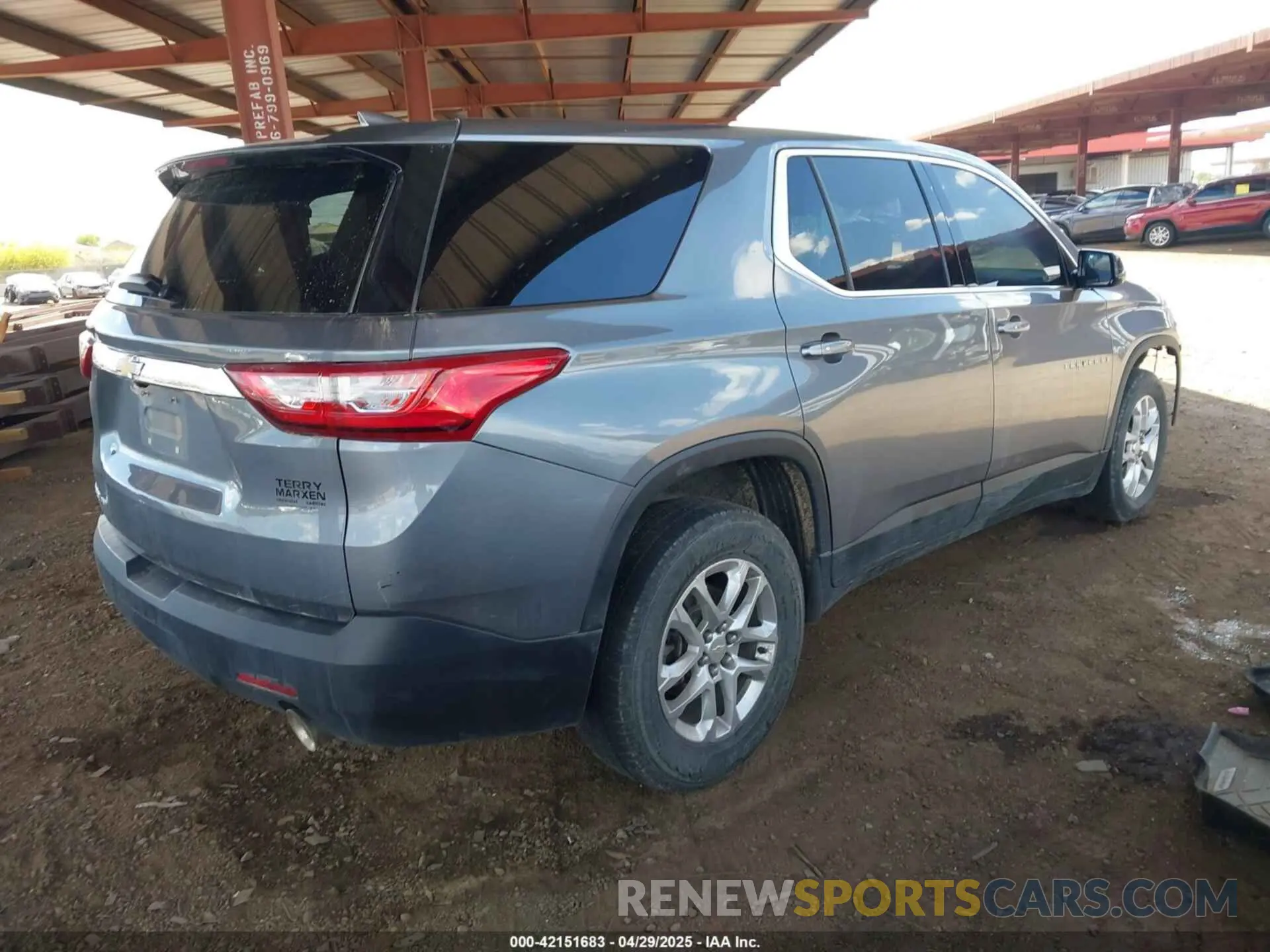 4 Photograph of a damaged car 1GNEVFKW2LJ238353 CHEVROLET TRAVERSE 2020