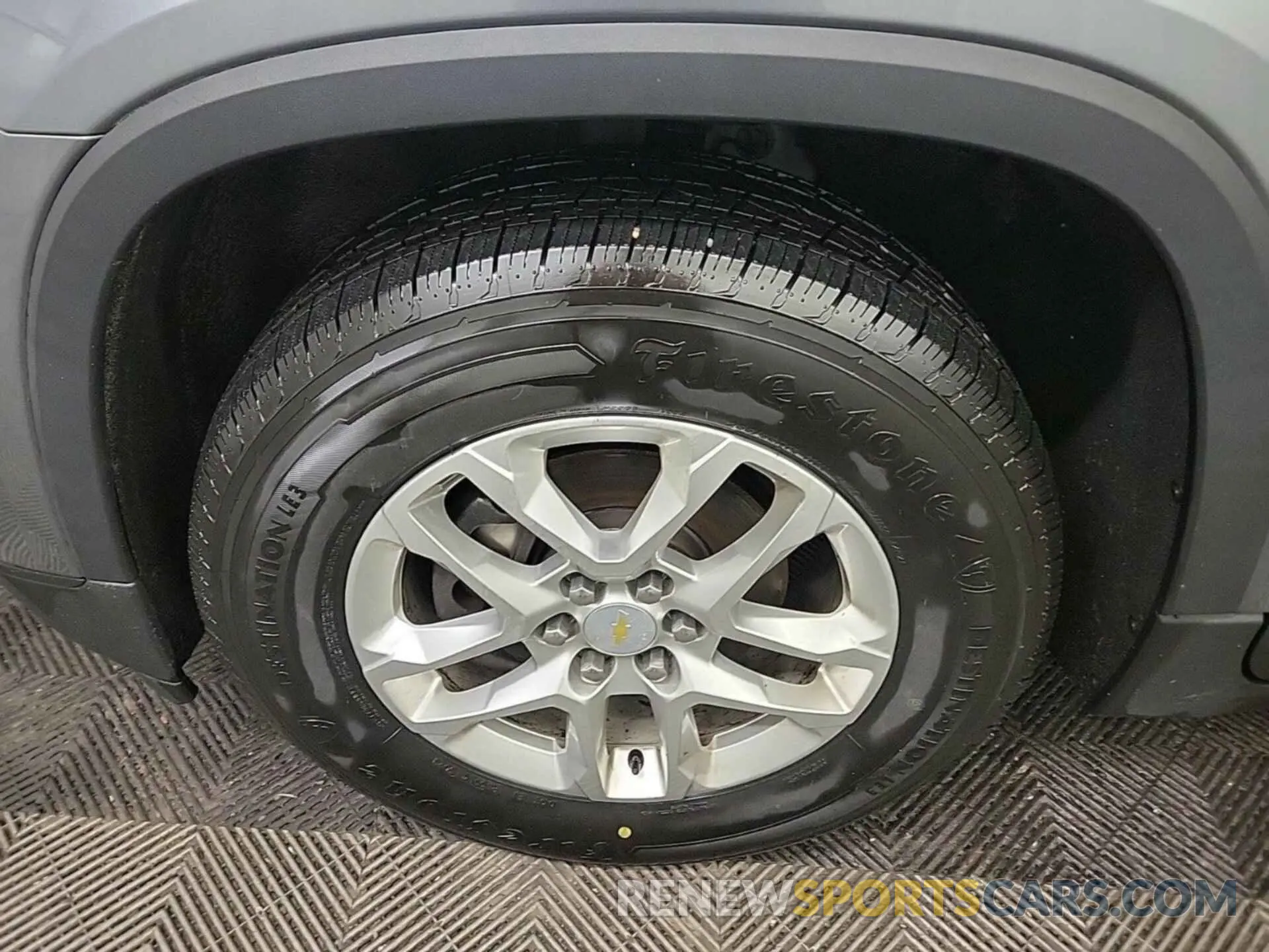 10 Photograph of a damaged car 1GNEVFKW3LJ274665 CHEVROLET TRAVERSE 2020