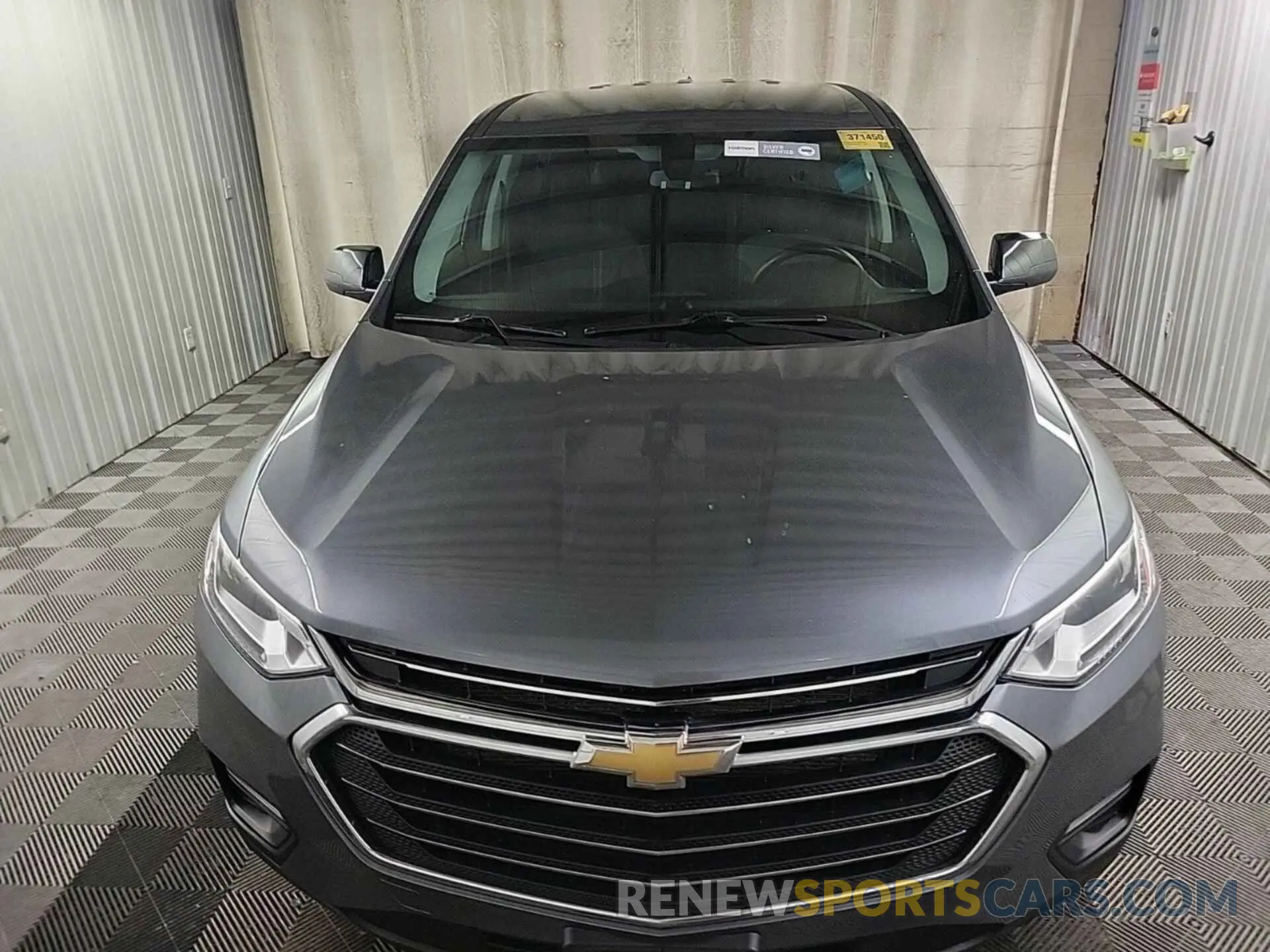 17 Photograph of a damaged car 1GNEVFKW3LJ274665 CHEVROLET TRAVERSE 2020