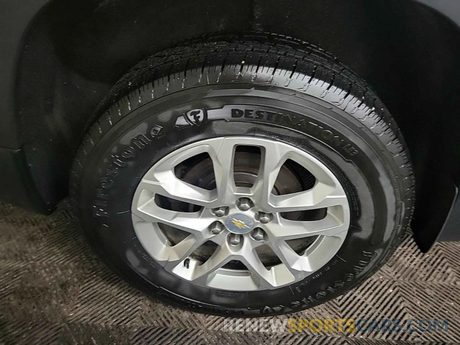 25 Photograph of a damaged car 1GNEVFKW3LJ274665 CHEVROLET TRAVERSE 2020