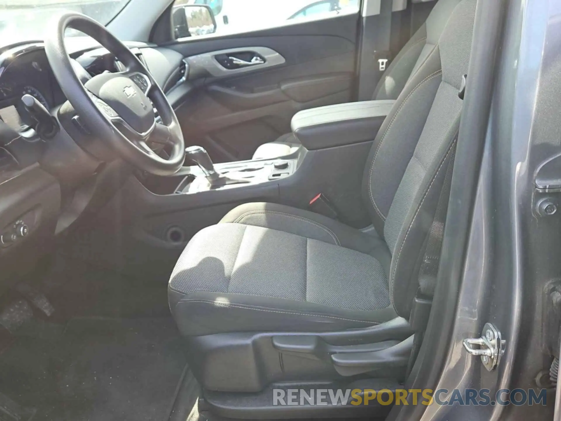 31 Photograph of a damaged car 1GNEVFKW3LJ274665 CHEVROLET TRAVERSE 2020