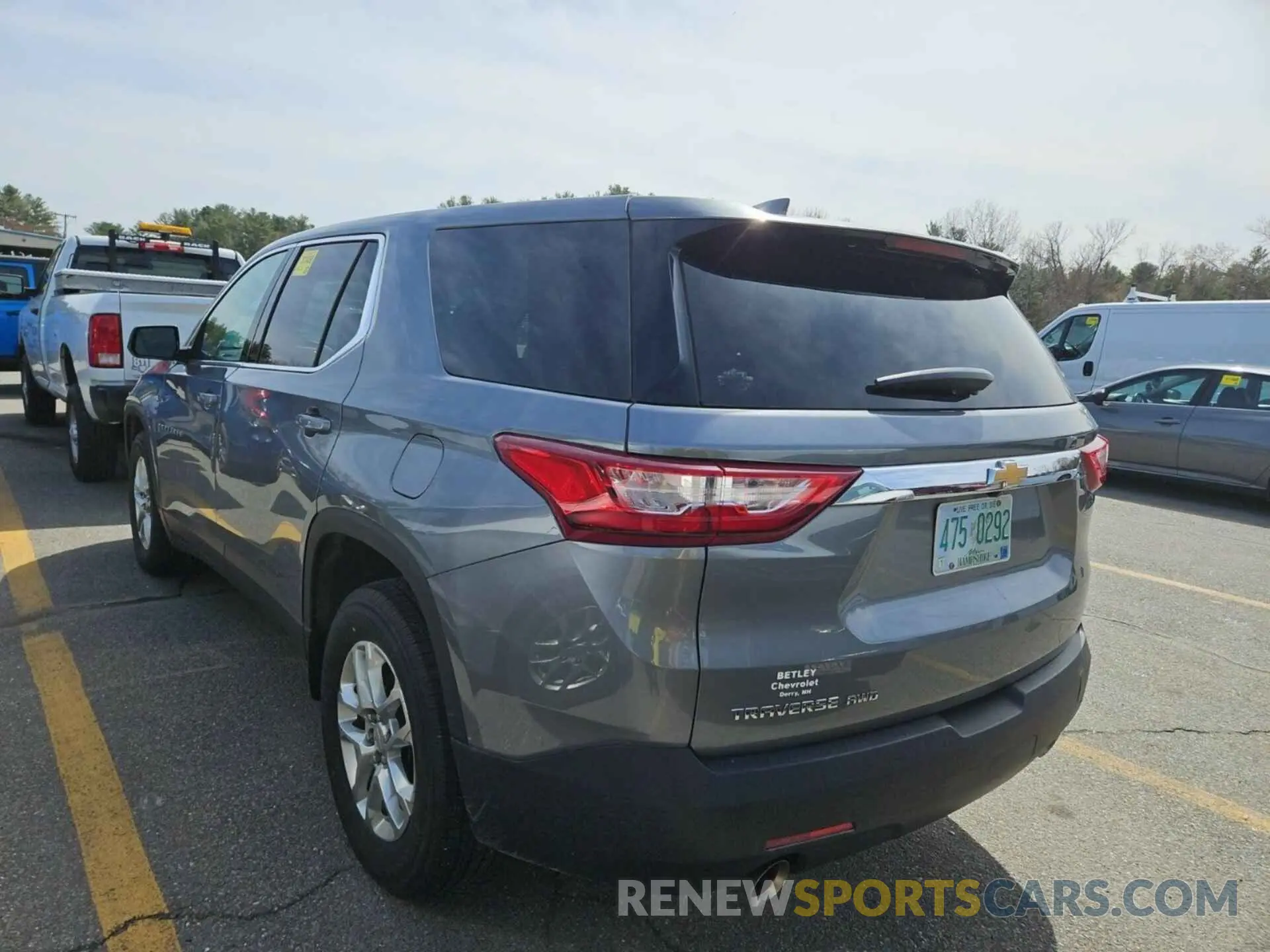 44 Photograph of a damaged car 1GNEVFKW3LJ274665 CHEVROLET TRAVERSE 2020