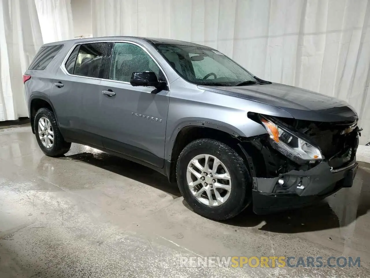 4 Photograph of a damaged car 1GNEVFKW4LJ267174 CHEVROLET TRAVERSE 2020