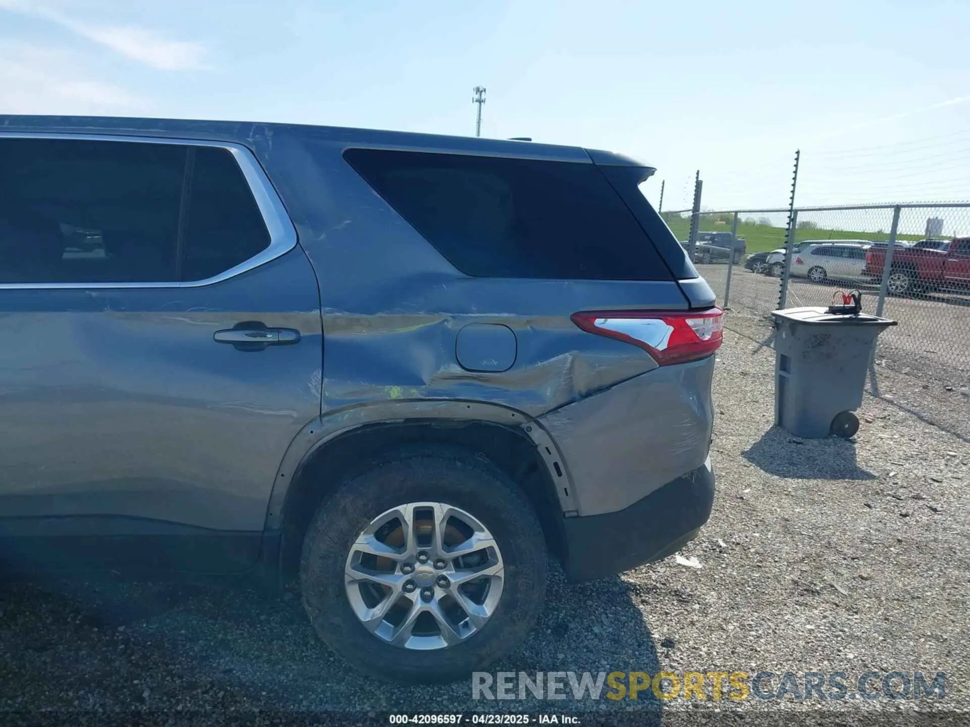 6 Photograph of a damaged car 1GNEVFKW4LJ311948 CHEVROLET TRAVERSE 2020