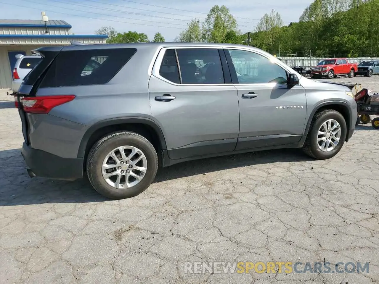 3 Photograph of a damaged car 1GNEVFKW4LJ315658 CHEVROLET TRAVERSE 2020