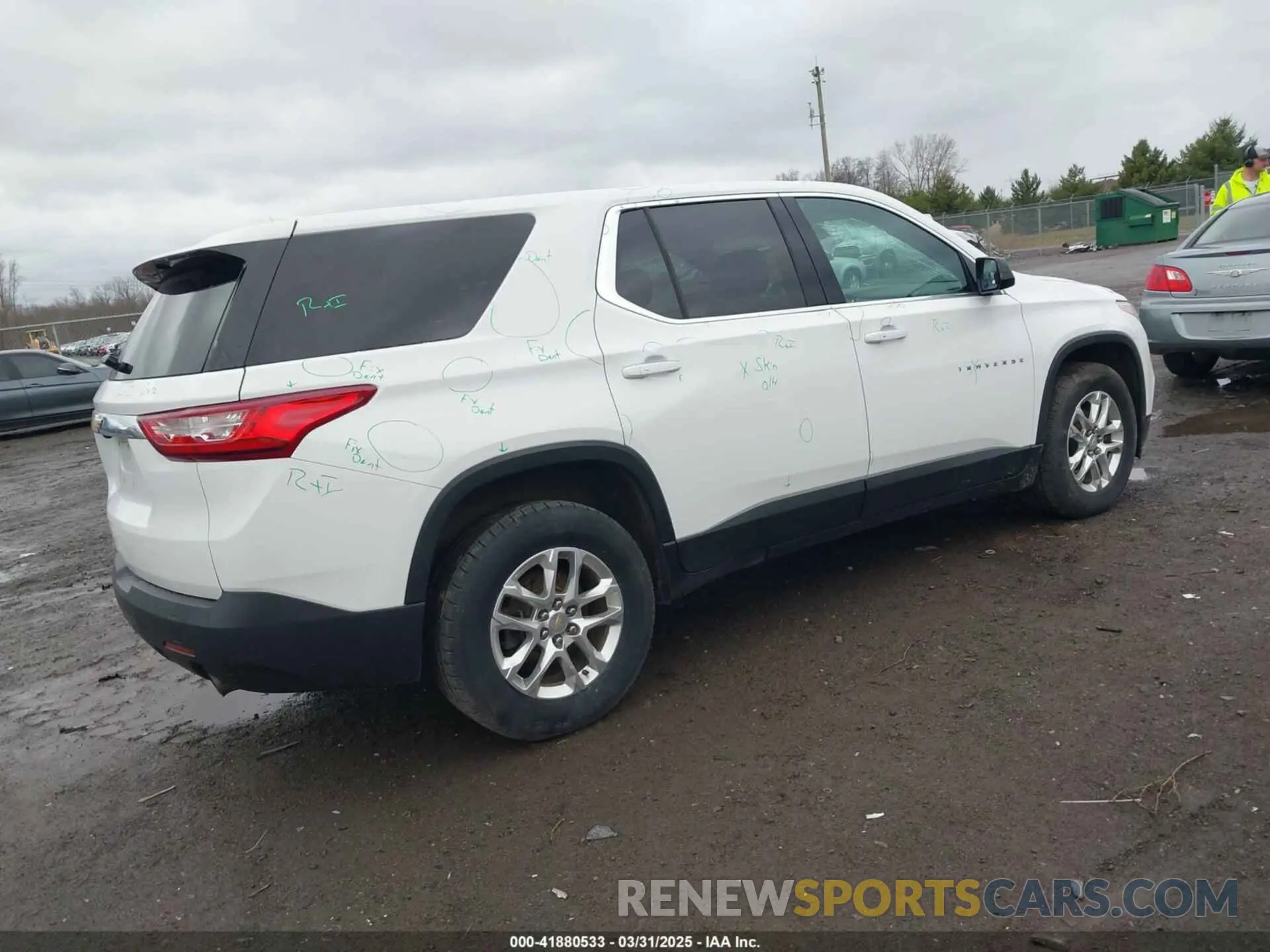 4 Photograph of a damaged car 1GNEVFKW6LJ170509 CHEVROLET TRAVERSE 2020