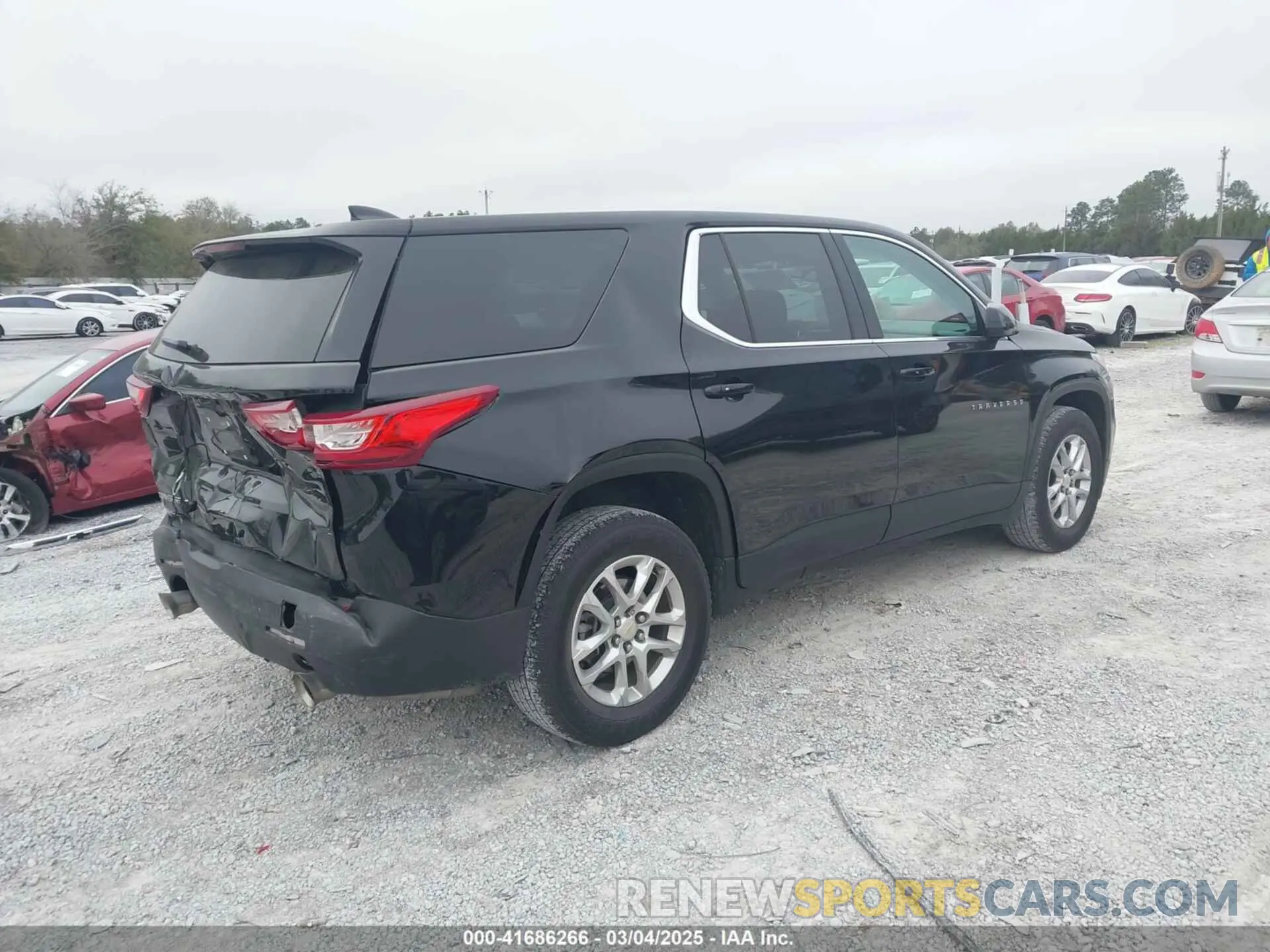 4 Photograph of a damaged car 1GNEVFKW7LJ114417 CHEVROLET TRAVERSE 2020