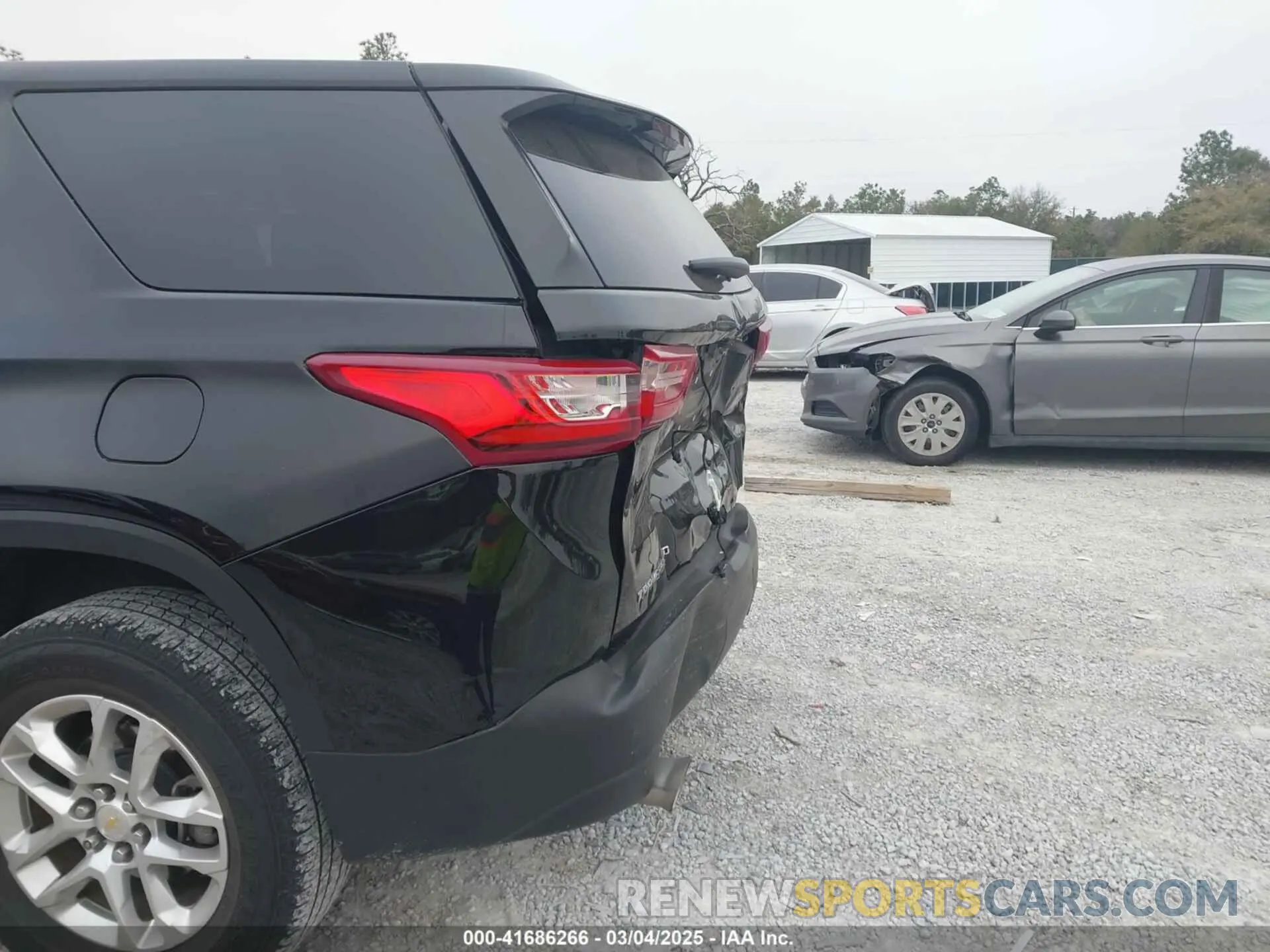 6 Photograph of a damaged car 1GNEVFKW7LJ114417 CHEVROLET TRAVERSE 2020