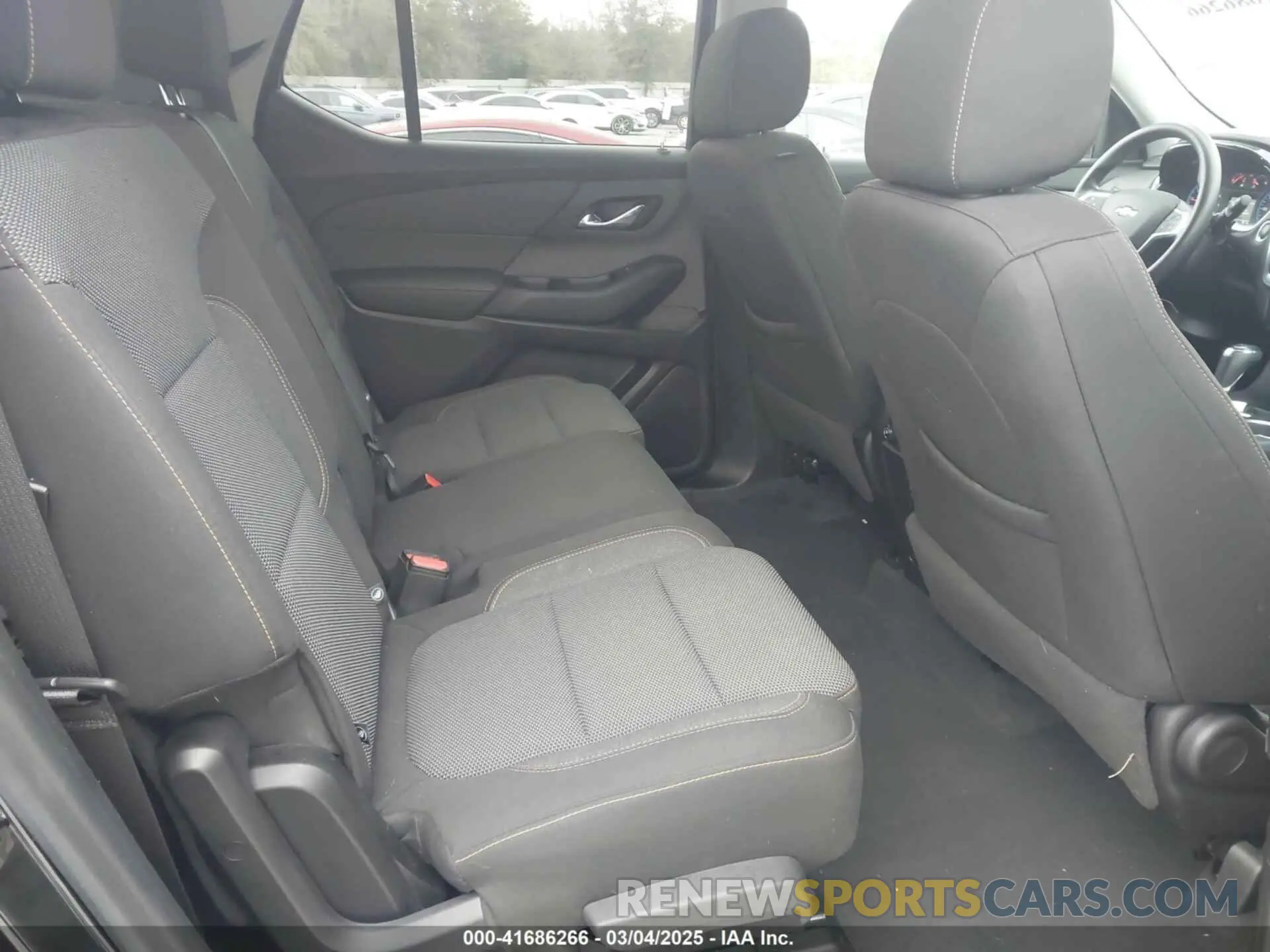 8 Photograph of a damaged car 1GNEVFKW7LJ114417 CHEVROLET TRAVERSE 2020
