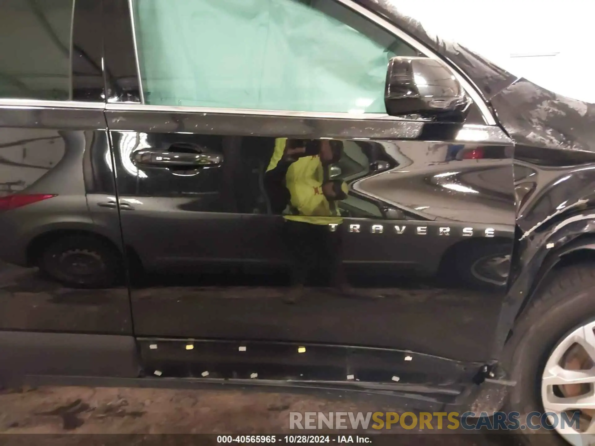 12 Photograph of a damaged car 1GNEVFKW7LJ257187 CHEVROLET TRAVERSE 2020