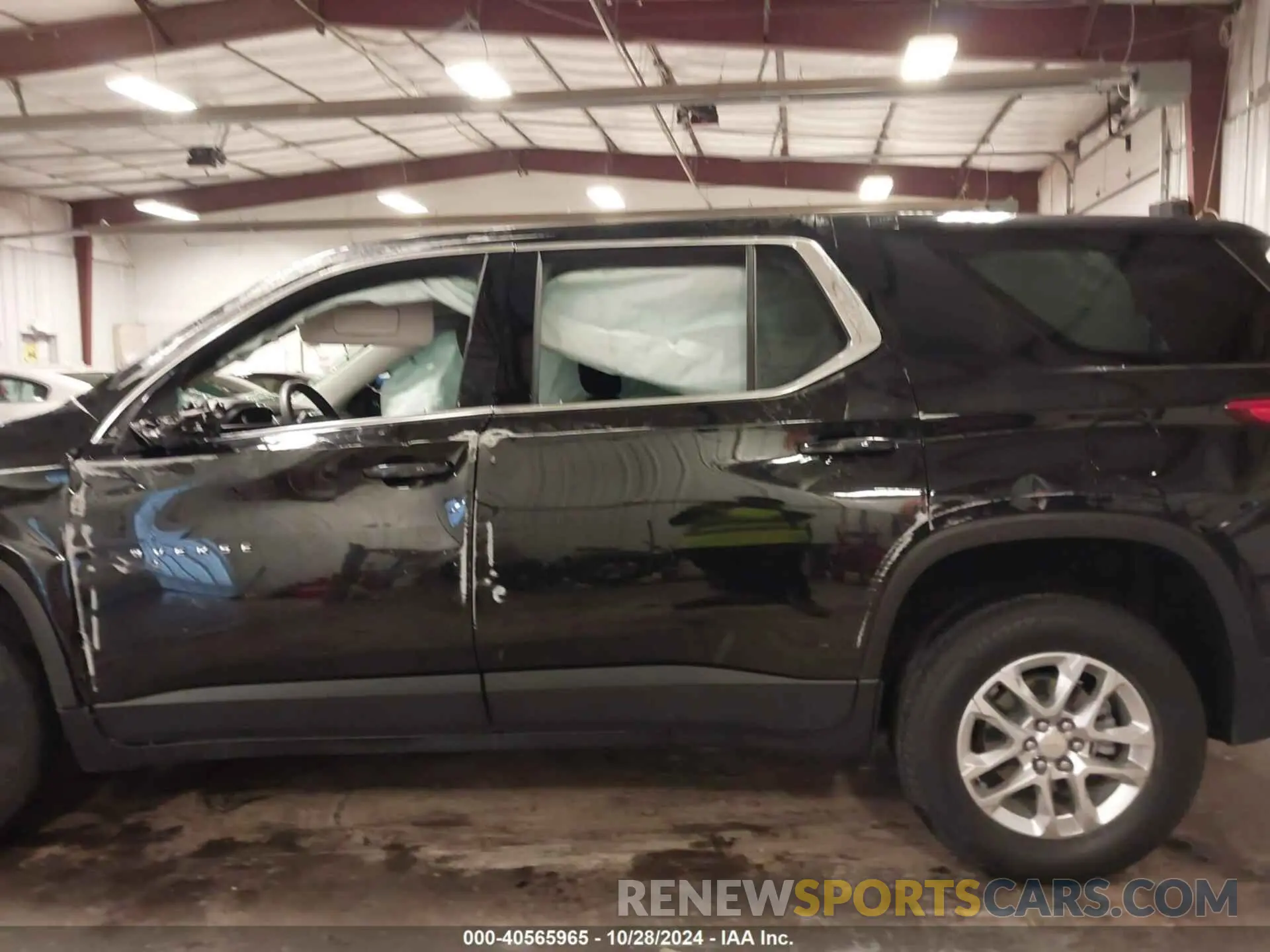 15 Photograph of a damaged car 1GNEVFKW7LJ257187 CHEVROLET TRAVERSE 2020
