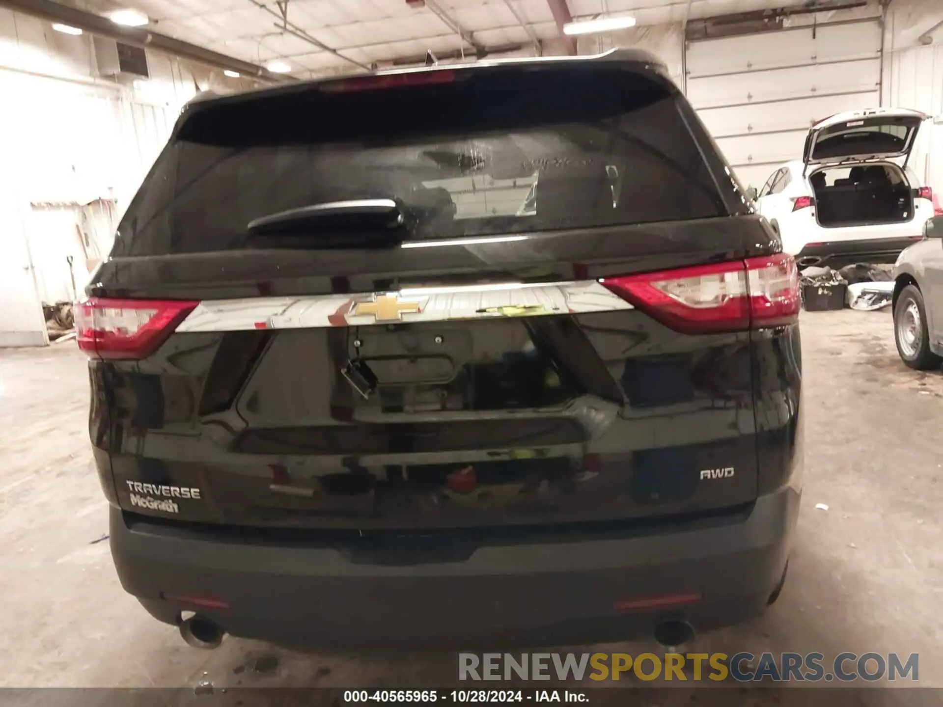 17 Photograph of a damaged car 1GNEVFKW7LJ257187 CHEVROLET TRAVERSE 2020