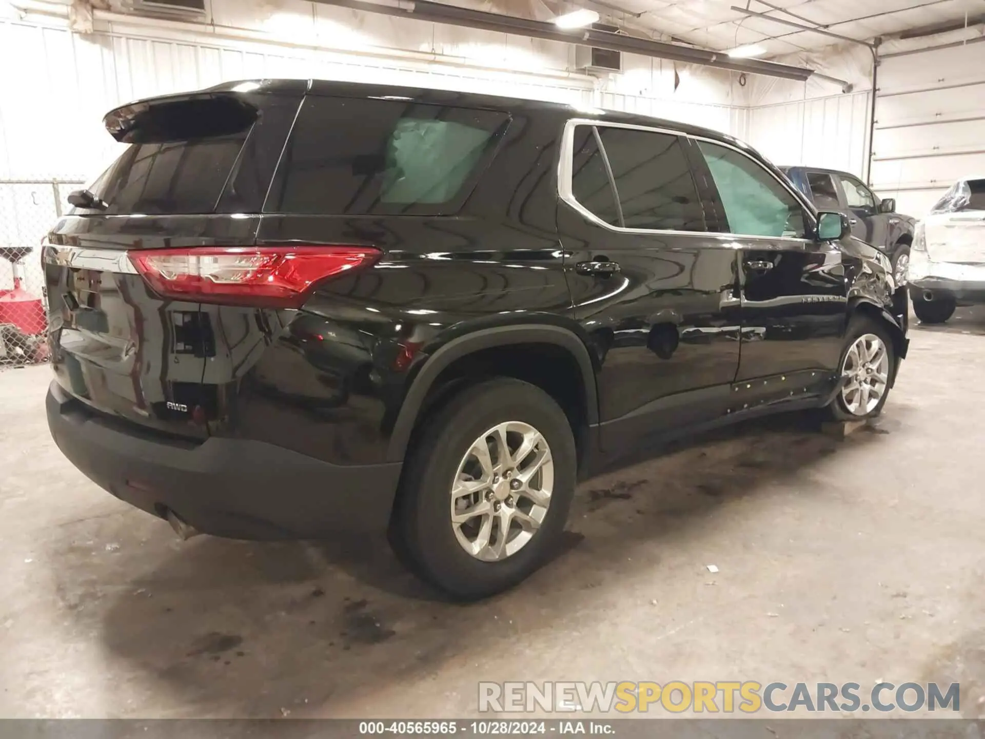 4 Photograph of a damaged car 1GNEVFKW7LJ257187 CHEVROLET TRAVERSE 2020