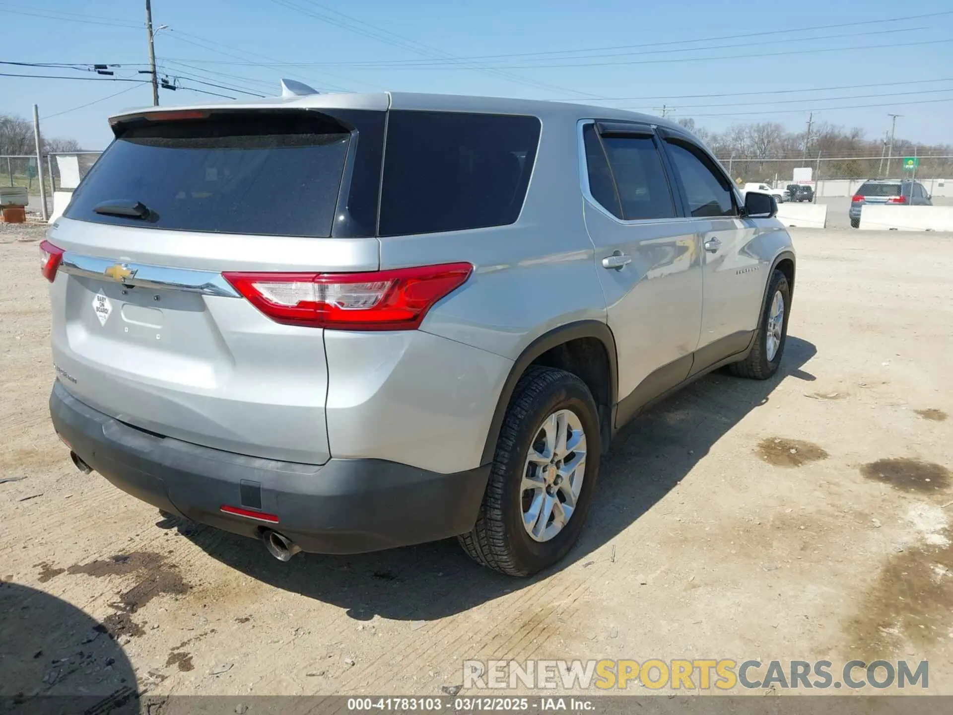 4 Photograph of a damaged car 1GNEVFKW8LJ217698 CHEVROLET TRAVERSE 2020