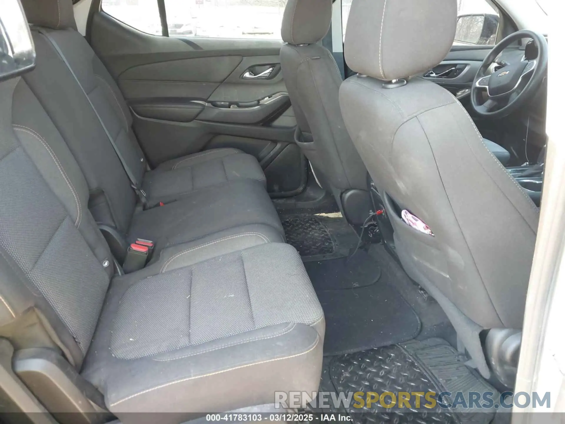 8 Photograph of a damaged car 1GNEVFKW8LJ217698 CHEVROLET TRAVERSE 2020