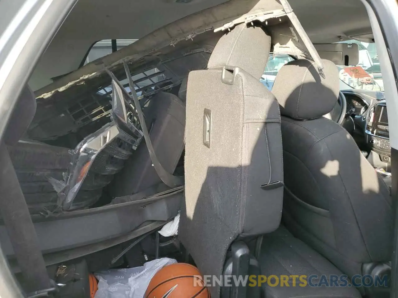 11 Photograph of a damaged car 1GNEVFKW8LJ283734 CHEVROLET TRAVERSE 2020