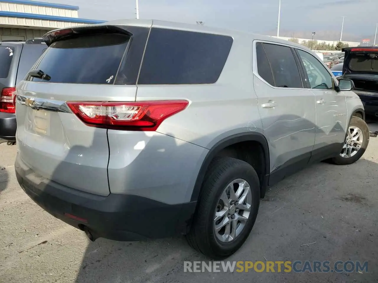 3 Photograph of a damaged car 1GNEVFKW8LJ283734 CHEVROLET TRAVERSE 2020