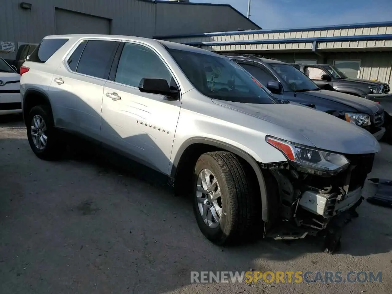 4 Photograph of a damaged car 1GNEVFKW8LJ283734 CHEVROLET TRAVERSE 2020