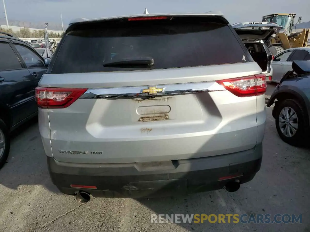 6 Photograph of a damaged car 1GNEVFKW8LJ283734 CHEVROLET TRAVERSE 2020