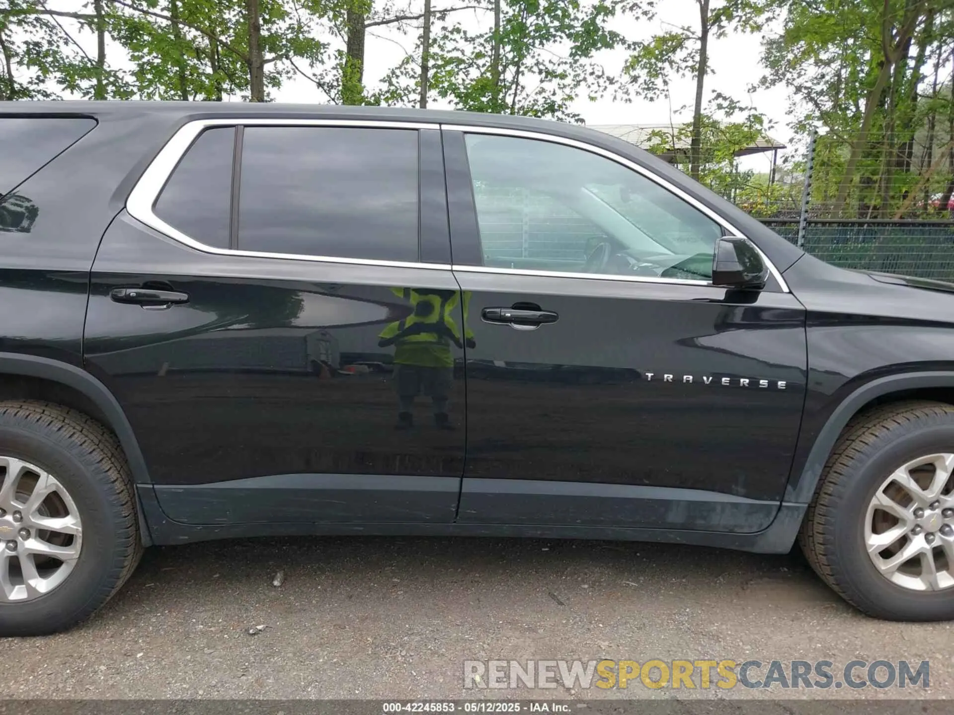 13 Photograph of a damaged car 1GNEVFKWXLJ259449 CHEVROLET TRAVERSE 2020