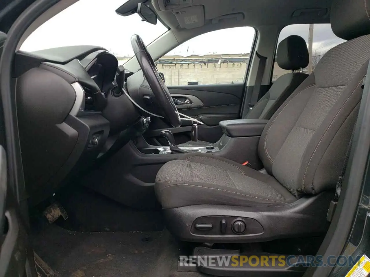 7 Photograph of a damaged car 1GNEVGKW0LJ103846 CHEVROLET TRAVERSE 2020
