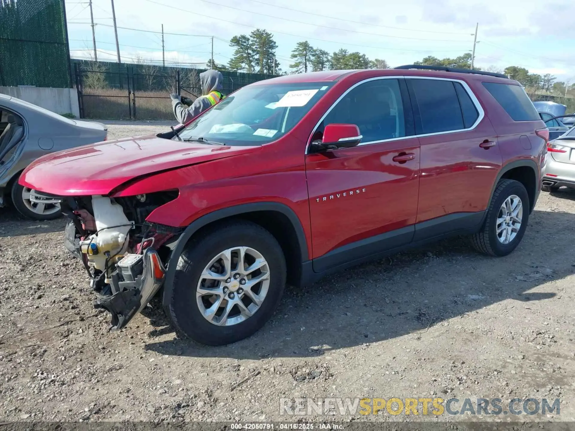 2 Photograph of a damaged car 1GNEVGKW0LJ156045 CHEVROLET TRAVERSE 2020