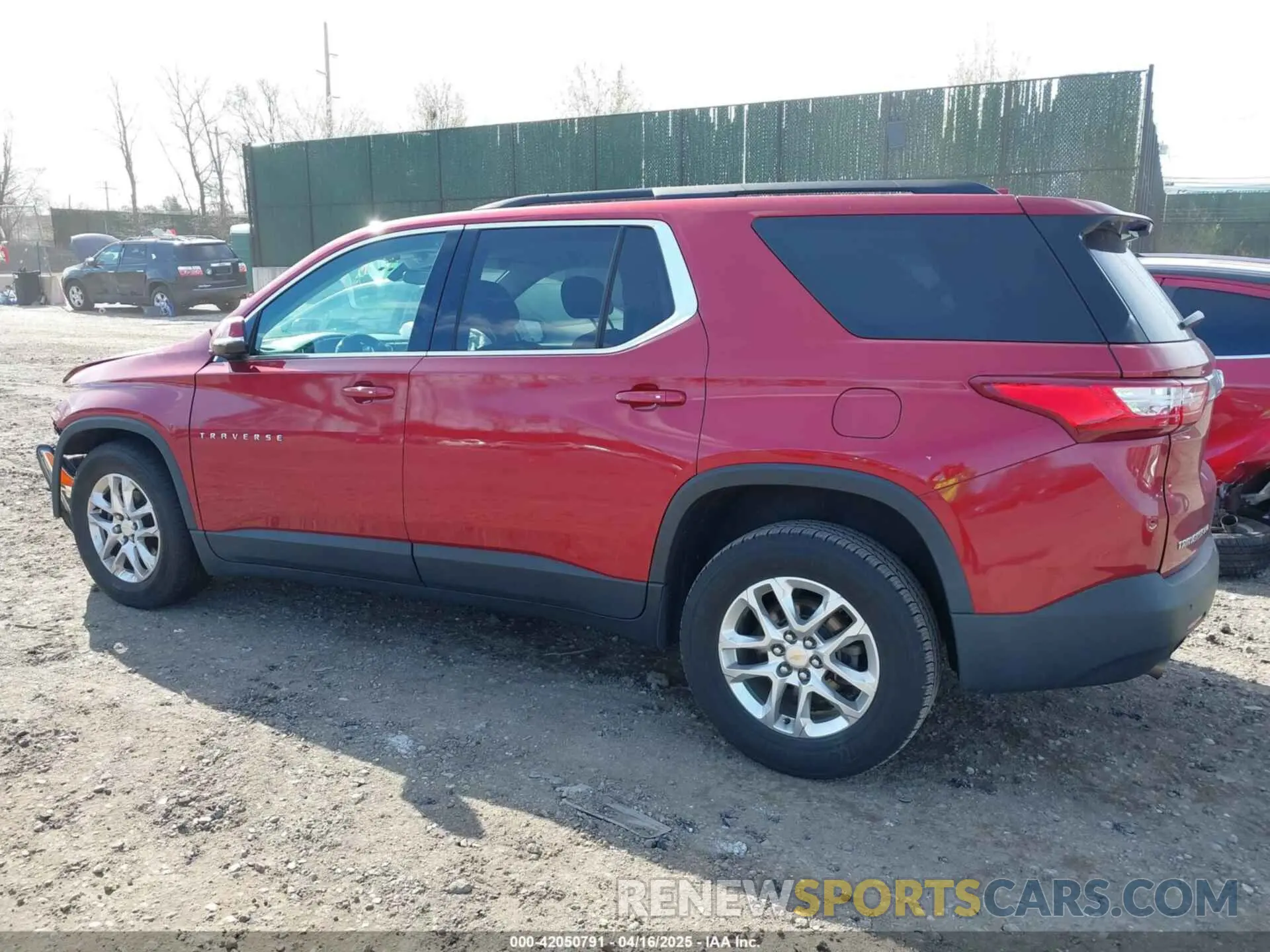 3 Photograph of a damaged car 1GNEVGKW0LJ156045 CHEVROLET TRAVERSE 2020