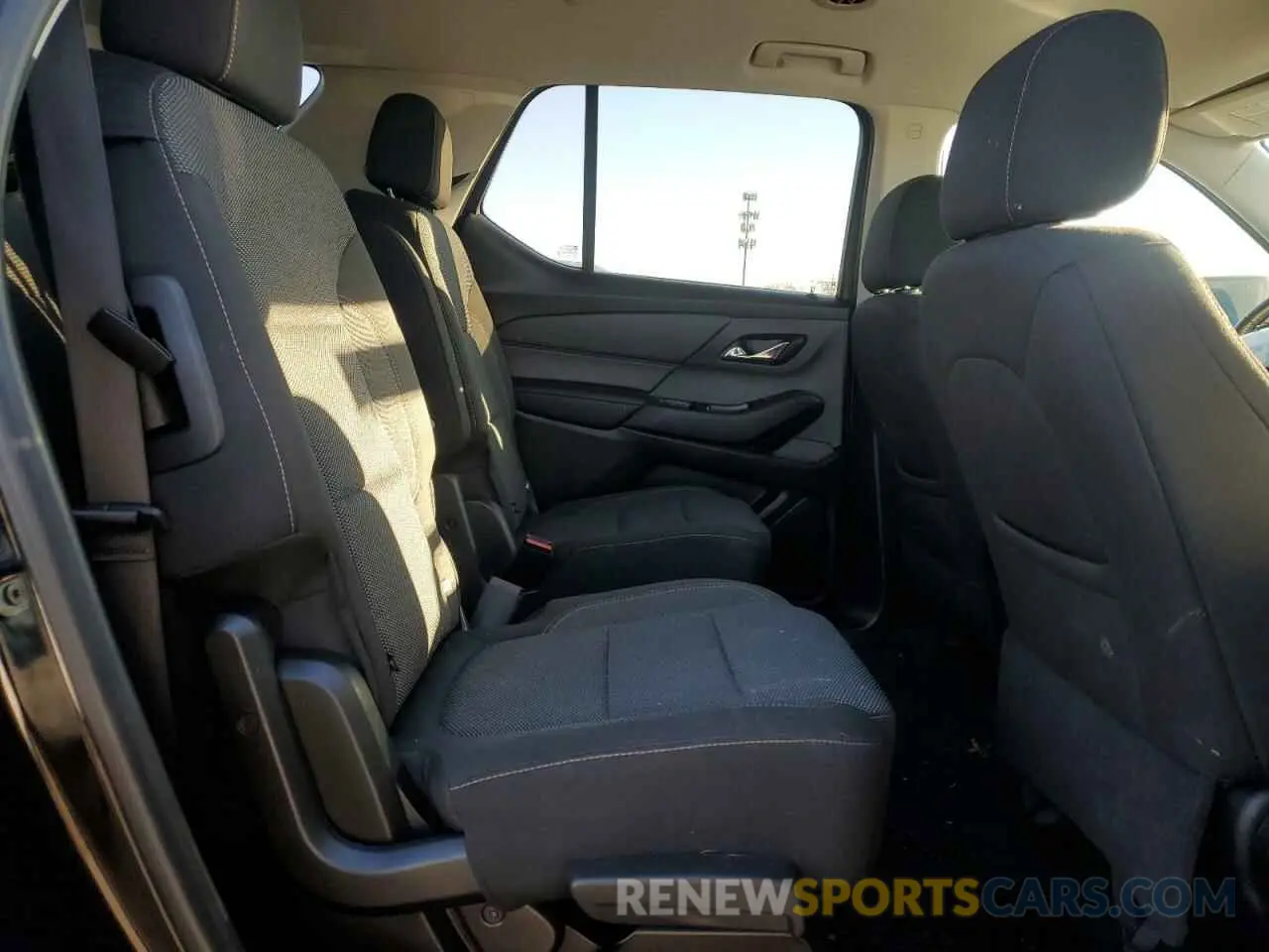 11 Photograph of a damaged car 1GNEVGKW0LJ326677 CHEVROLET TRAVERSE 2020