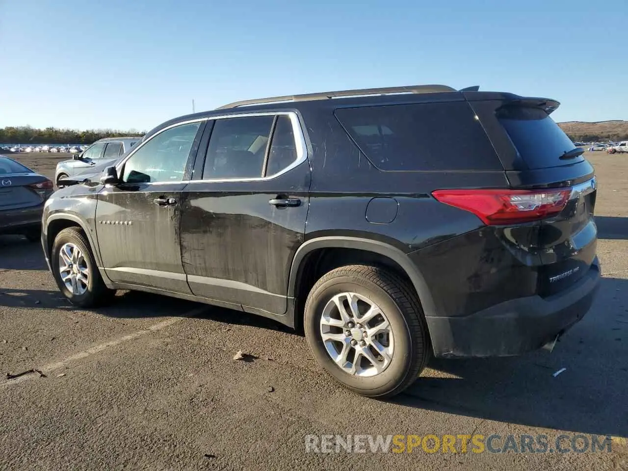 2 Photograph of a damaged car 1GNEVGKW0LJ326677 CHEVROLET TRAVERSE 2020