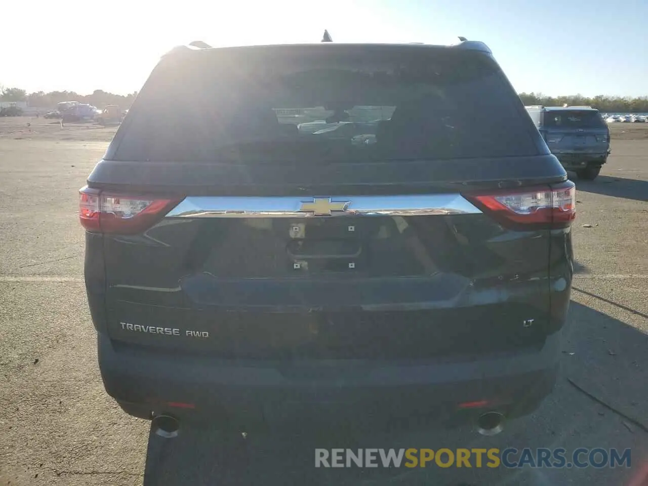 6 Photograph of a damaged car 1GNEVGKW0LJ326677 CHEVROLET TRAVERSE 2020