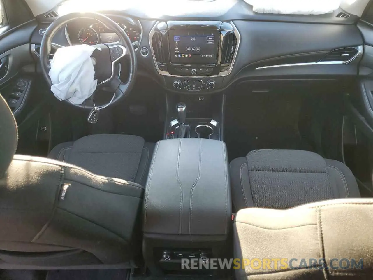 8 Photograph of a damaged car 1GNEVGKW0LJ326677 CHEVROLET TRAVERSE 2020