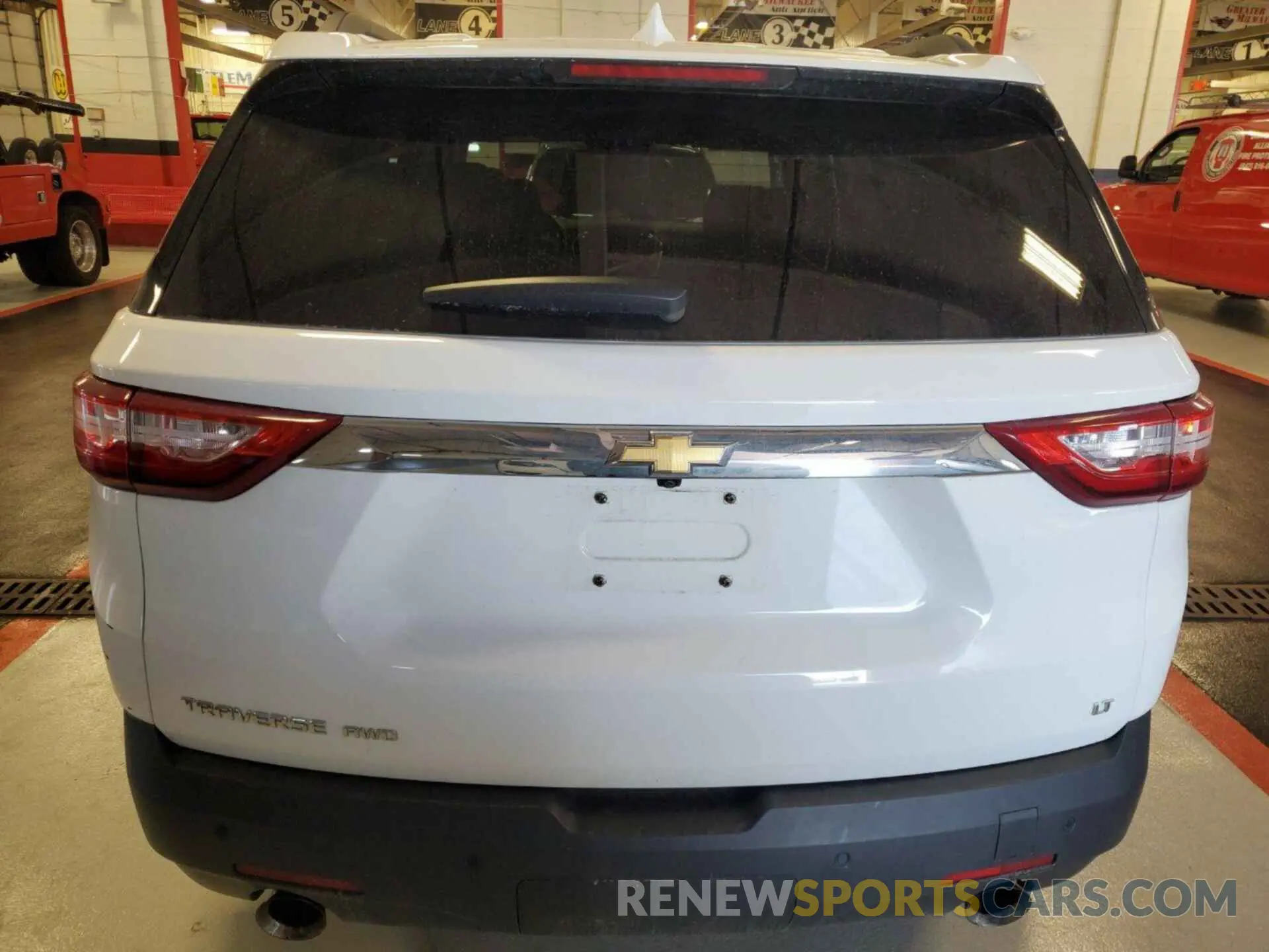 2 Photograph of a damaged car 1GNEVGKW2LJ169878 CHEVROLET TRAVERSE 2020